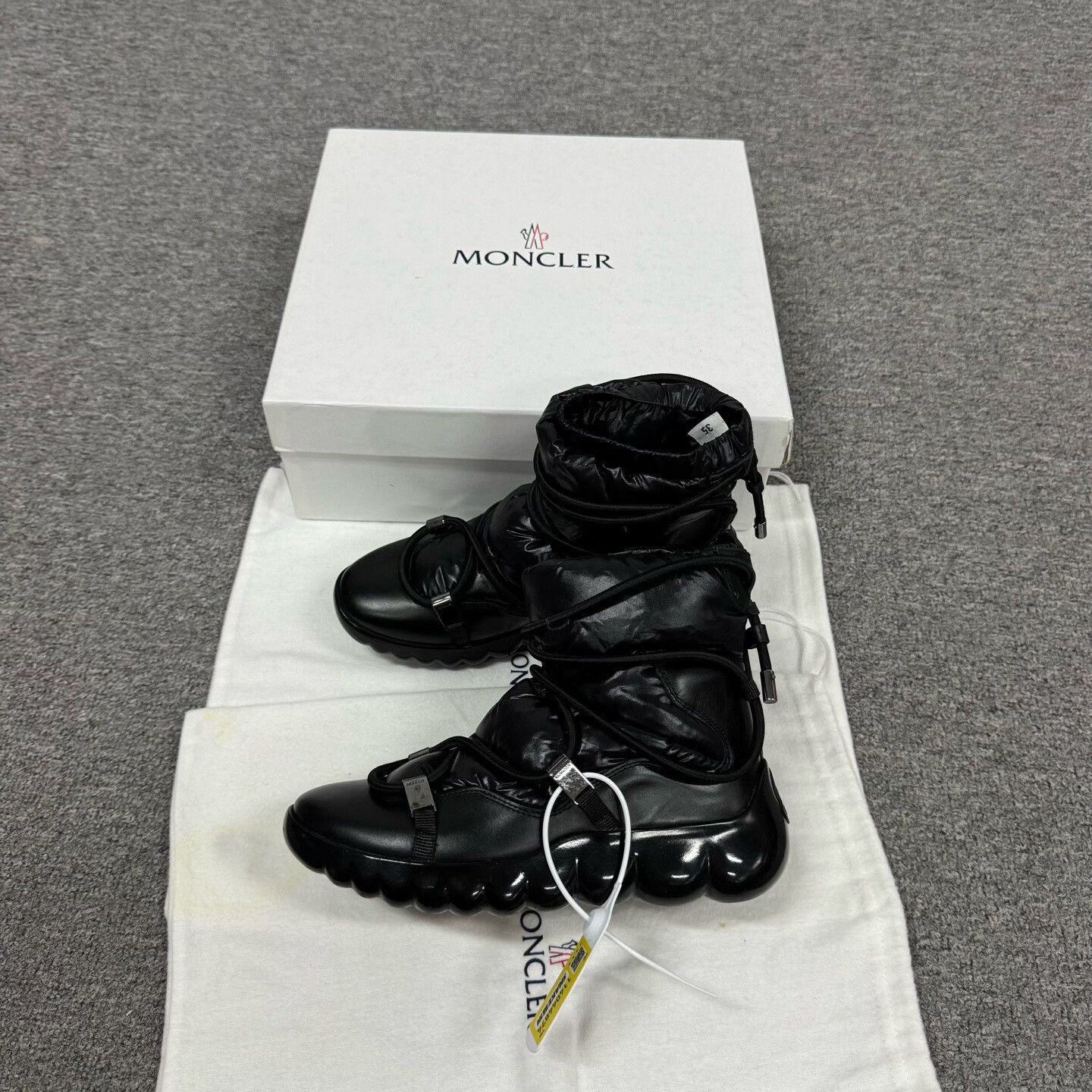 Moncler Moncler Black Down Short Boots Size 35 Size US 4 / IT 34 - 2 Thumbnail