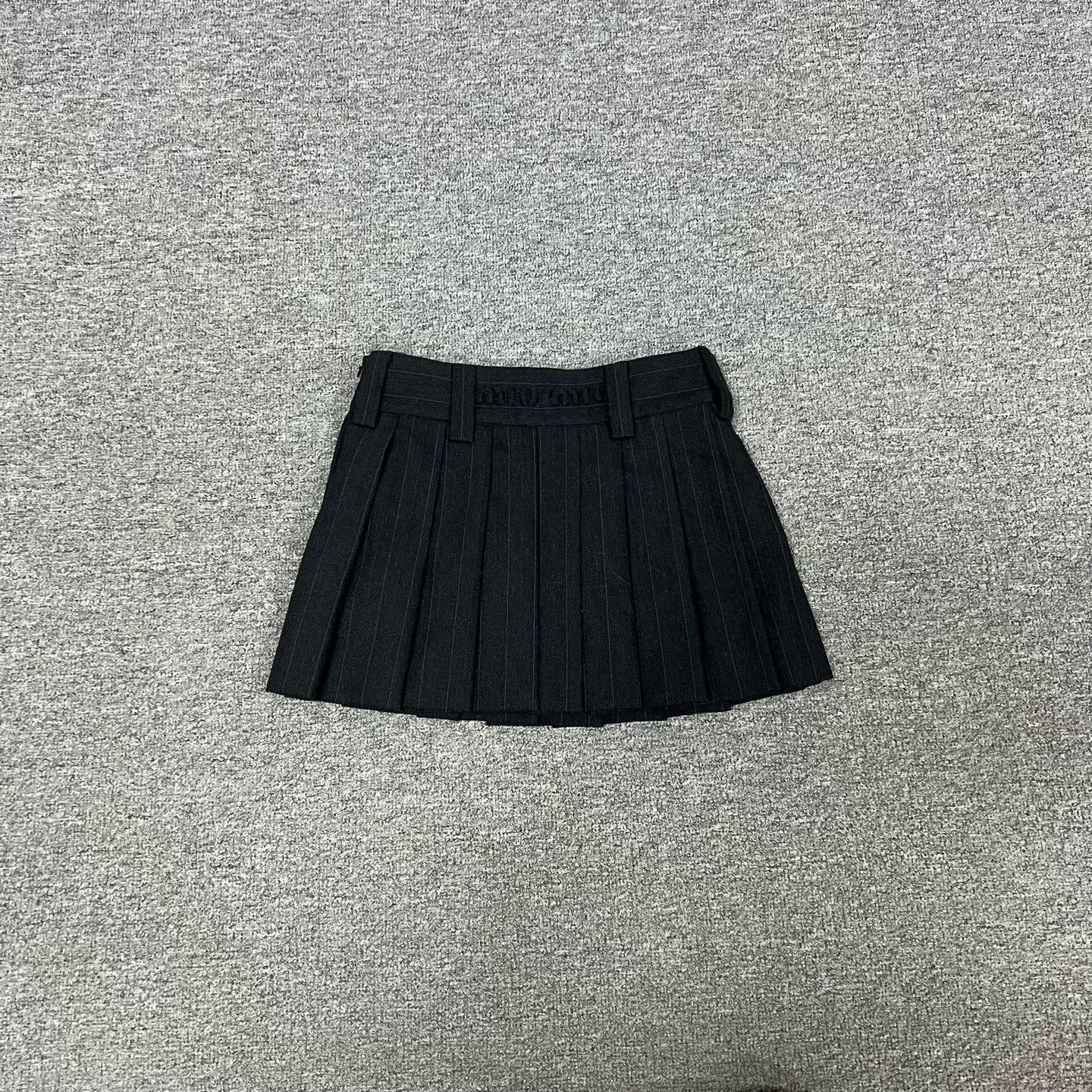 Miu Miu Miu Miu Logo Wool Mini Skirt Size 38" / US 16 / IT 52 - 2 Thumbnail
