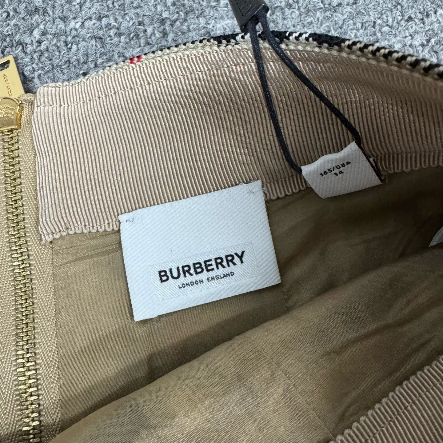 Burberry Burberry Check Leather Buckle Mid-Length Skirt Size 34" / US 12 / IT 48 - 5 Thumbnail