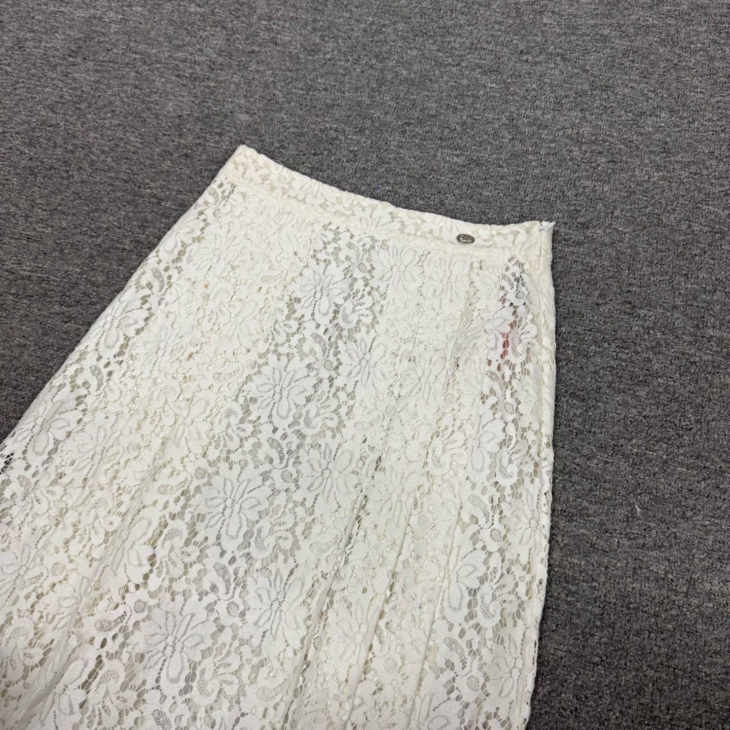 Chanel Chanel White Floral Lace Midi Skirt Size 36" / US 14 / IT 50 - 3 Thumbnail