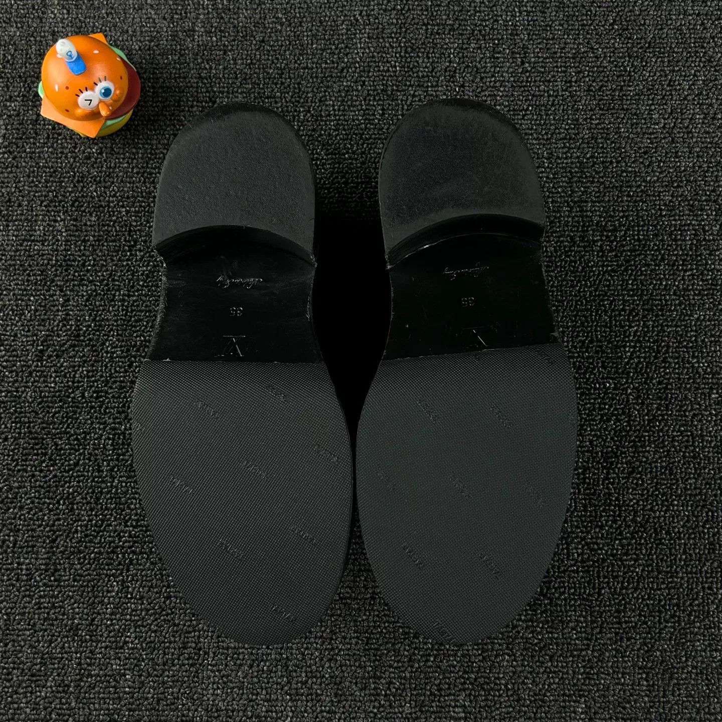 Louis Vuitton Louis Vuitton Black Lock Loafers Size US 4 / IT 34 - 6 Thumbnail