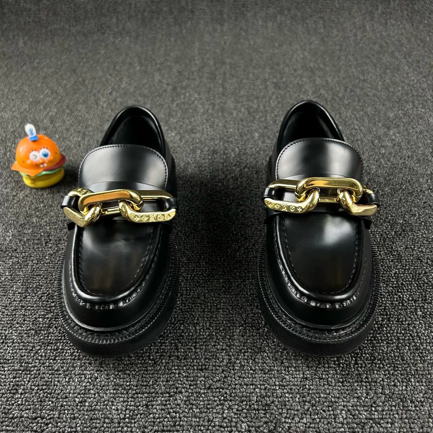 Louis Vuitton Louis Vuitton Black Lock Loafers Size US 4 / IT 34 - 2 Thumbnail