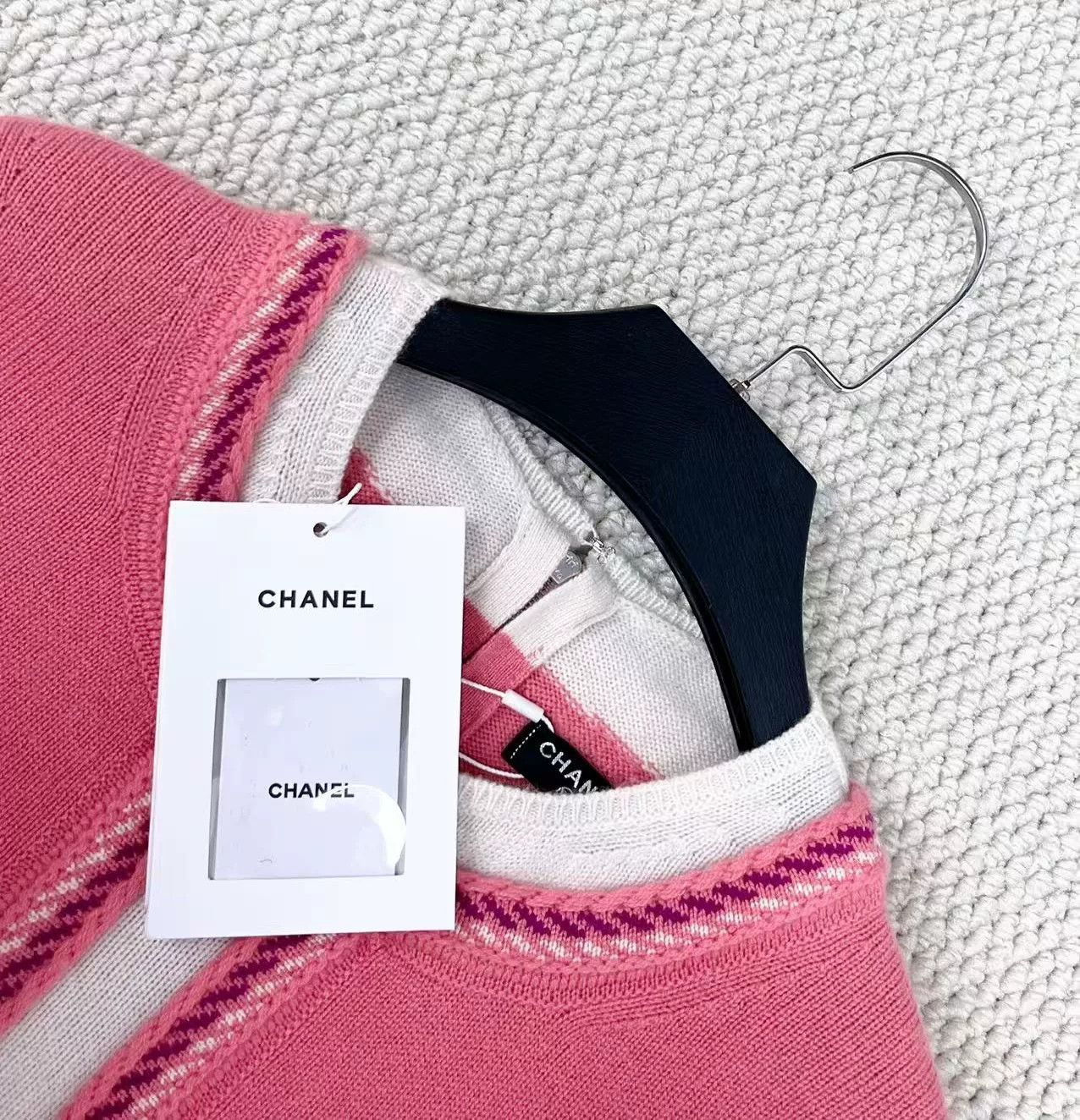 Chanel Chanel Pink Knit Sweater Size XS / US 0-2 / IT 36-38 - 3 Thumbnail