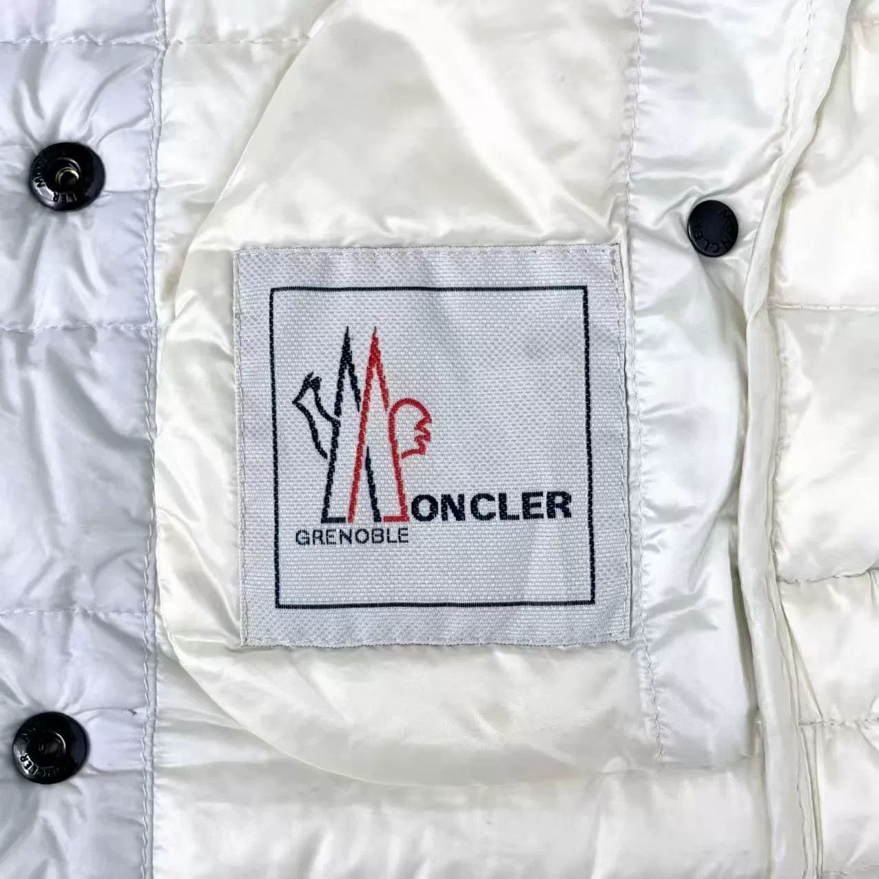 Moncler Moncler White Double-Breasted Lightweight Down Jacket Size XS / US 0-2 / IT 36-38 - 4 Thumbnail