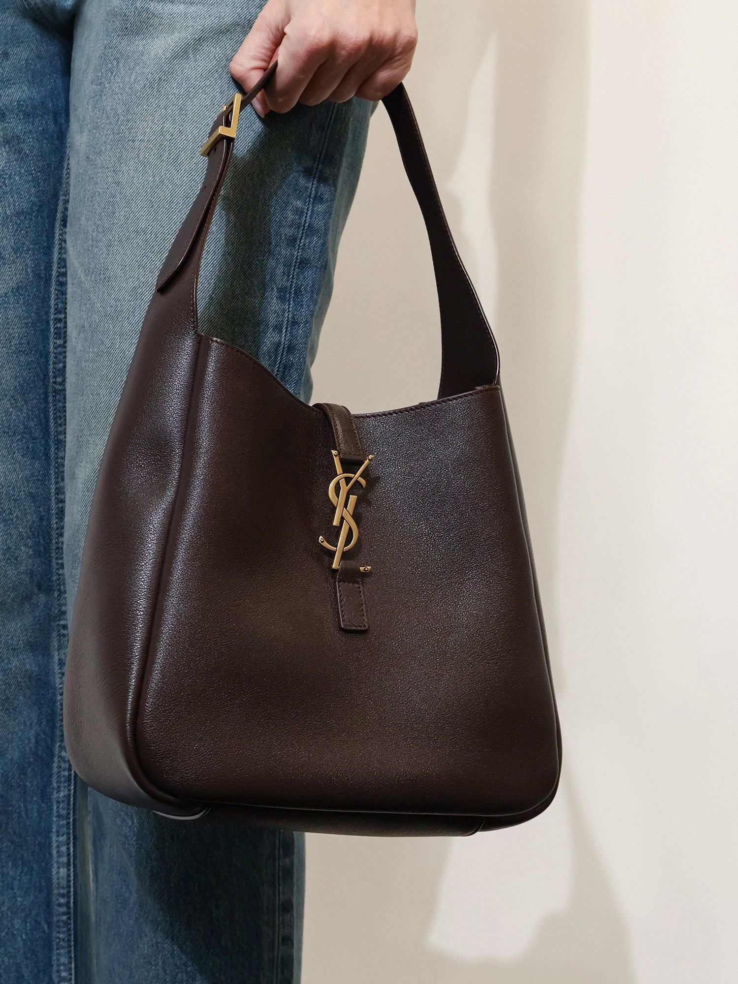 Saint Laurent Paris Le 5 Ã 7 Leather Shoulder Bag Size ONE SIZE - 5 Thumbnail