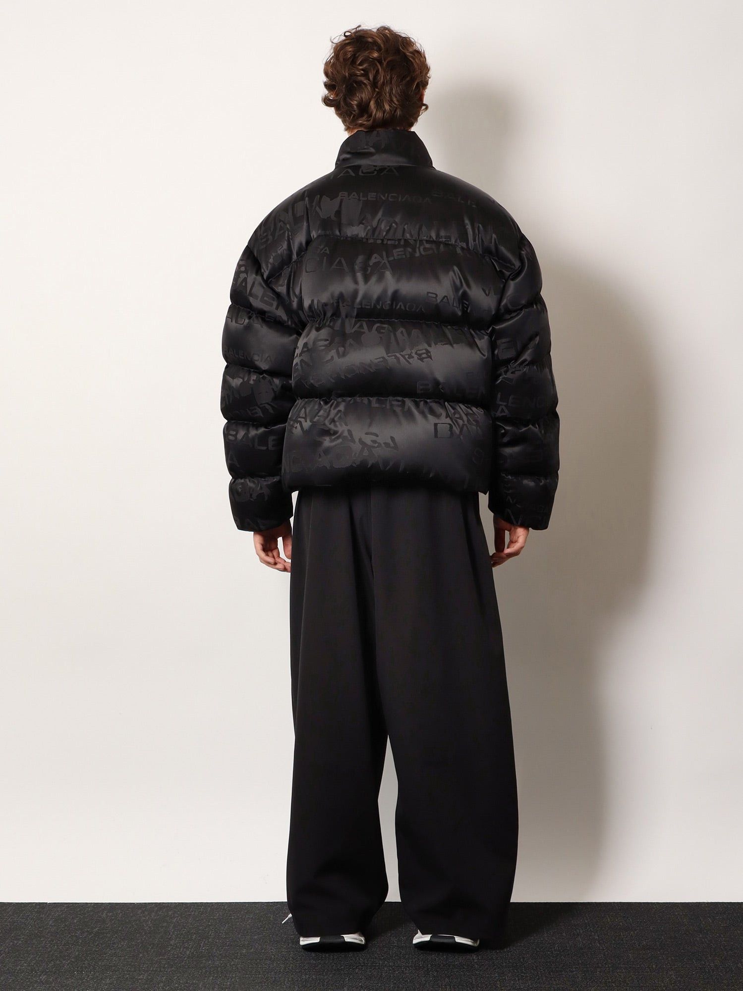 Balenciaga Nylon Down Jacket With All-Over Lettering Logo Size US M / EU 48-50 / 2 - 5 Thumbnail