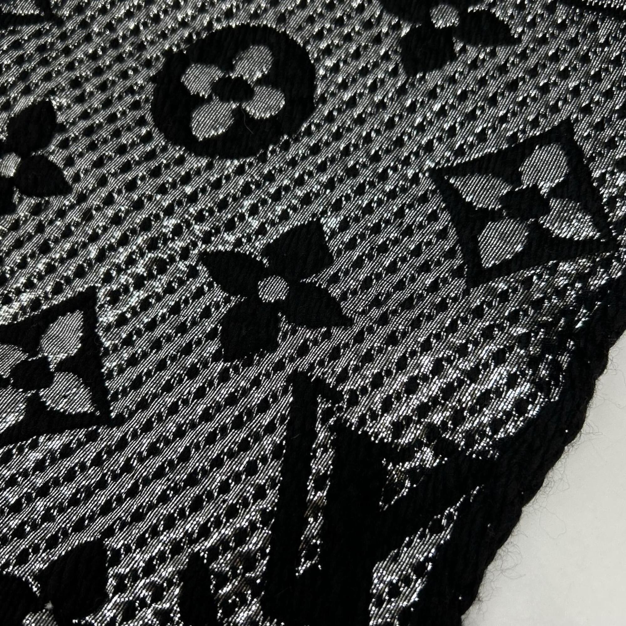 Louis Vuitton LOUIS VUITTON M75833 Echarpe Logo Mania Shine Scarf, Black, Women's Size ONE SIZE - 6 Thumbnail