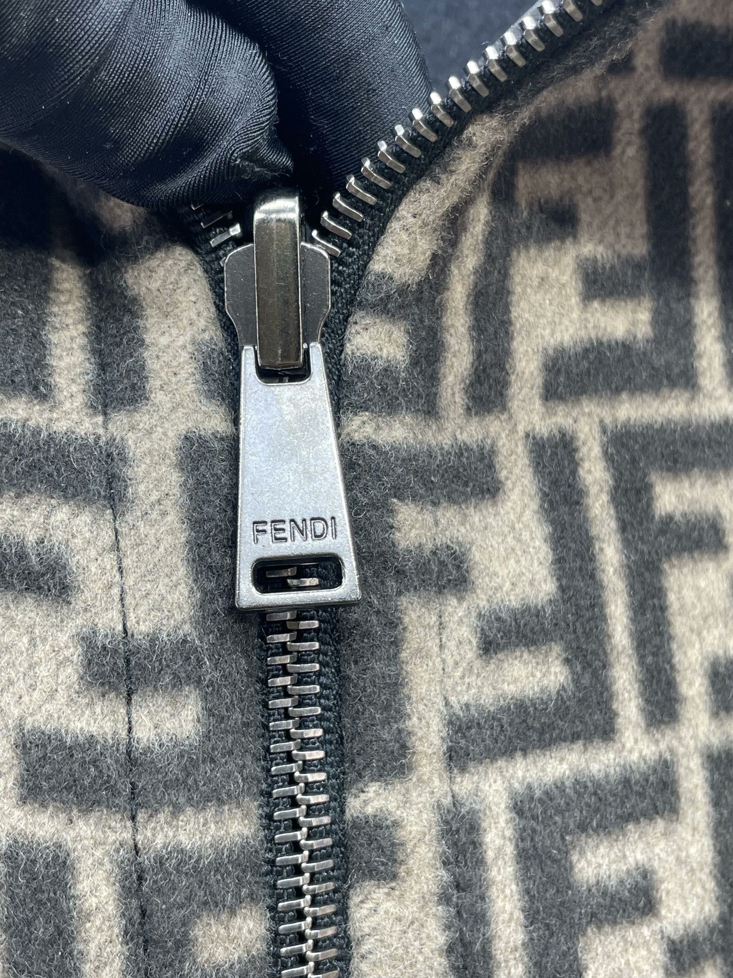 Fendi Fendi Reversible Logo Hooded Jacket Size S / US 4 / IT 40 - 6 Thumbnail