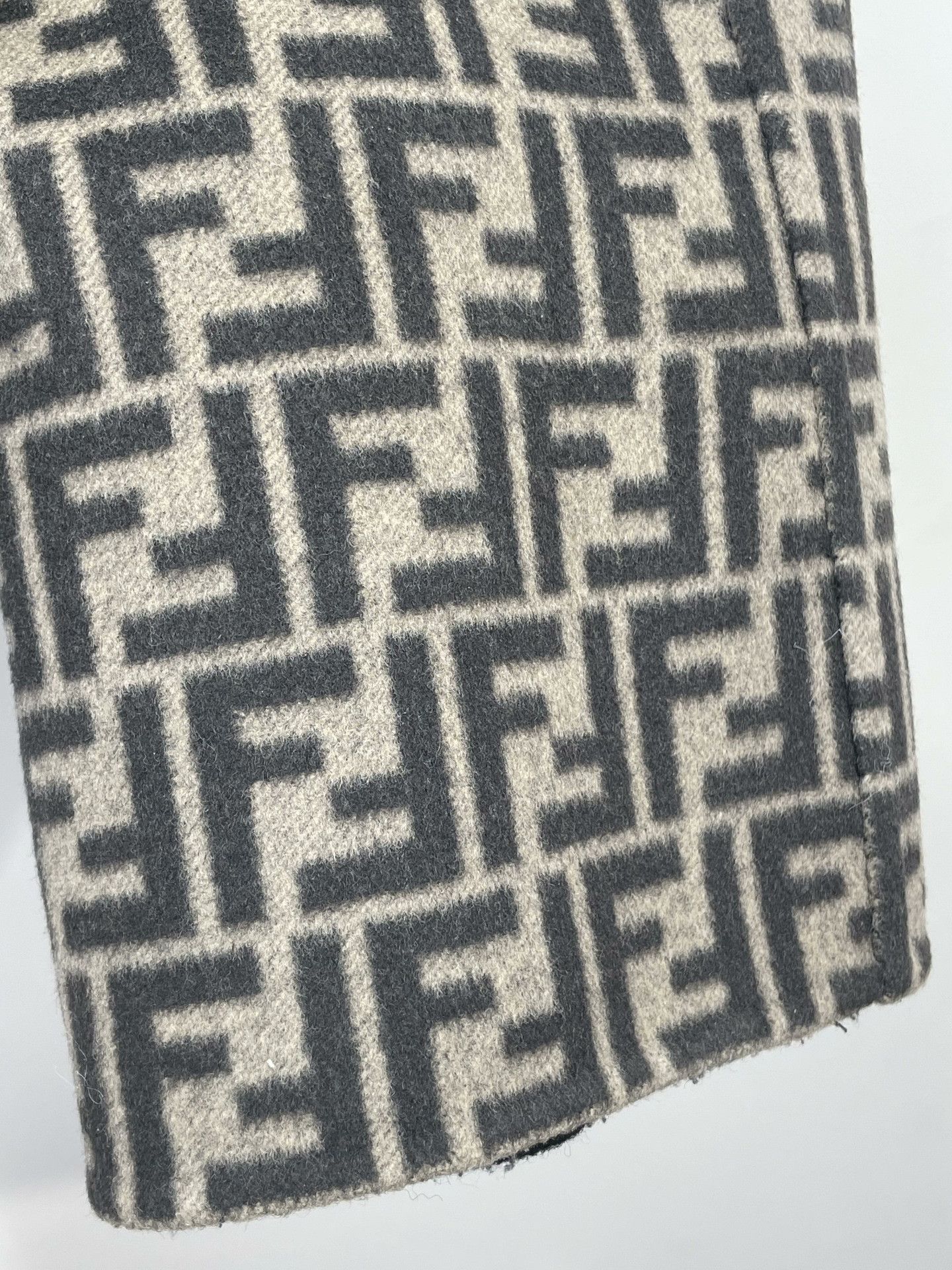 Fendi Fendi Reversible Logo Hooded Jacket Size S / US 4 / IT 40 - 7 Thumbnail