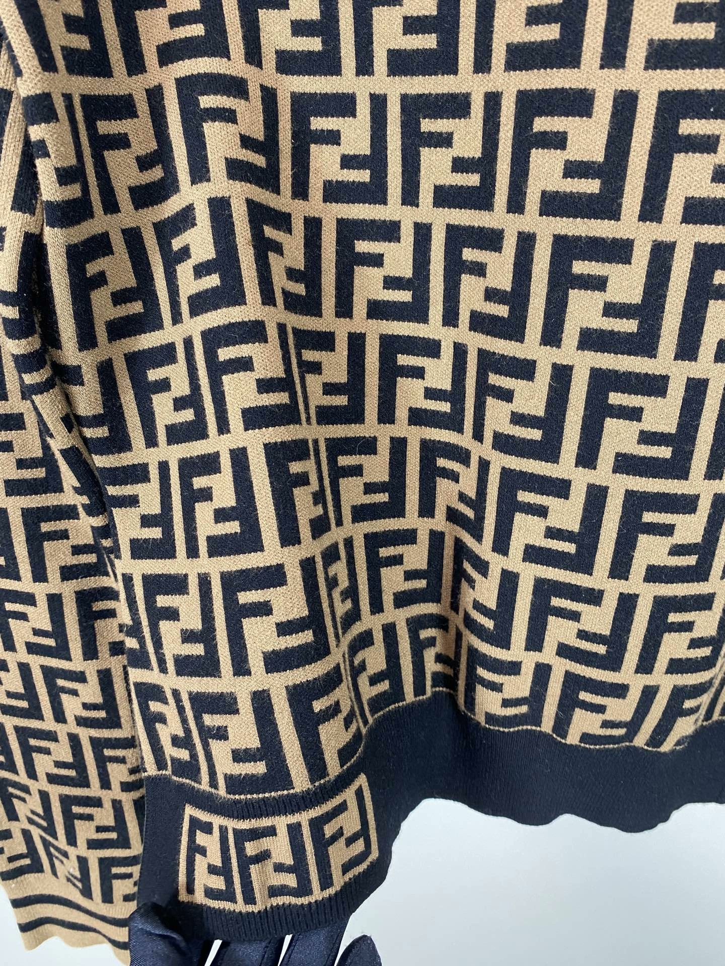 Fendi Fendi Monogram Knit Pullover Size S / US 4 / IT 40 - 4 Thumbnail
