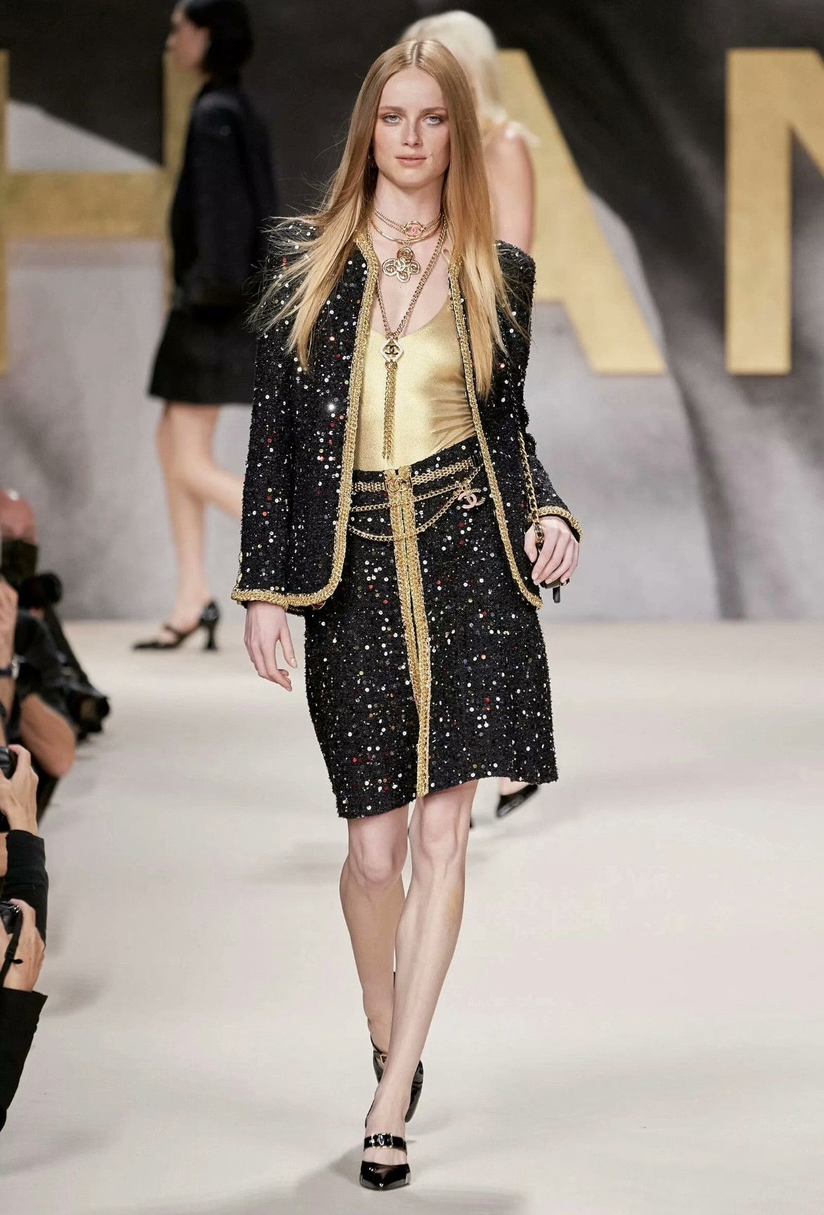 Chanel Chanel Colorful Sequin Black Gold Coat Size S / US 4 / IT 40 - 8 Thumbnail