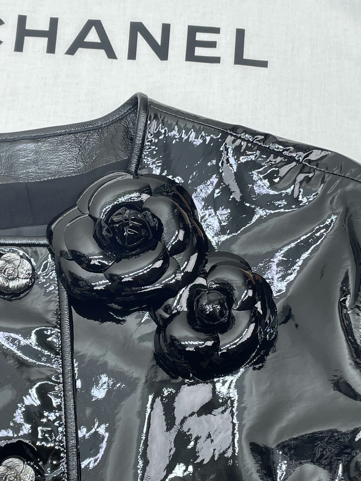 Chanel Chanel 23K Black Patent Leather Jacket Size S / US 4 / IT 40 - 4 Thumbnail