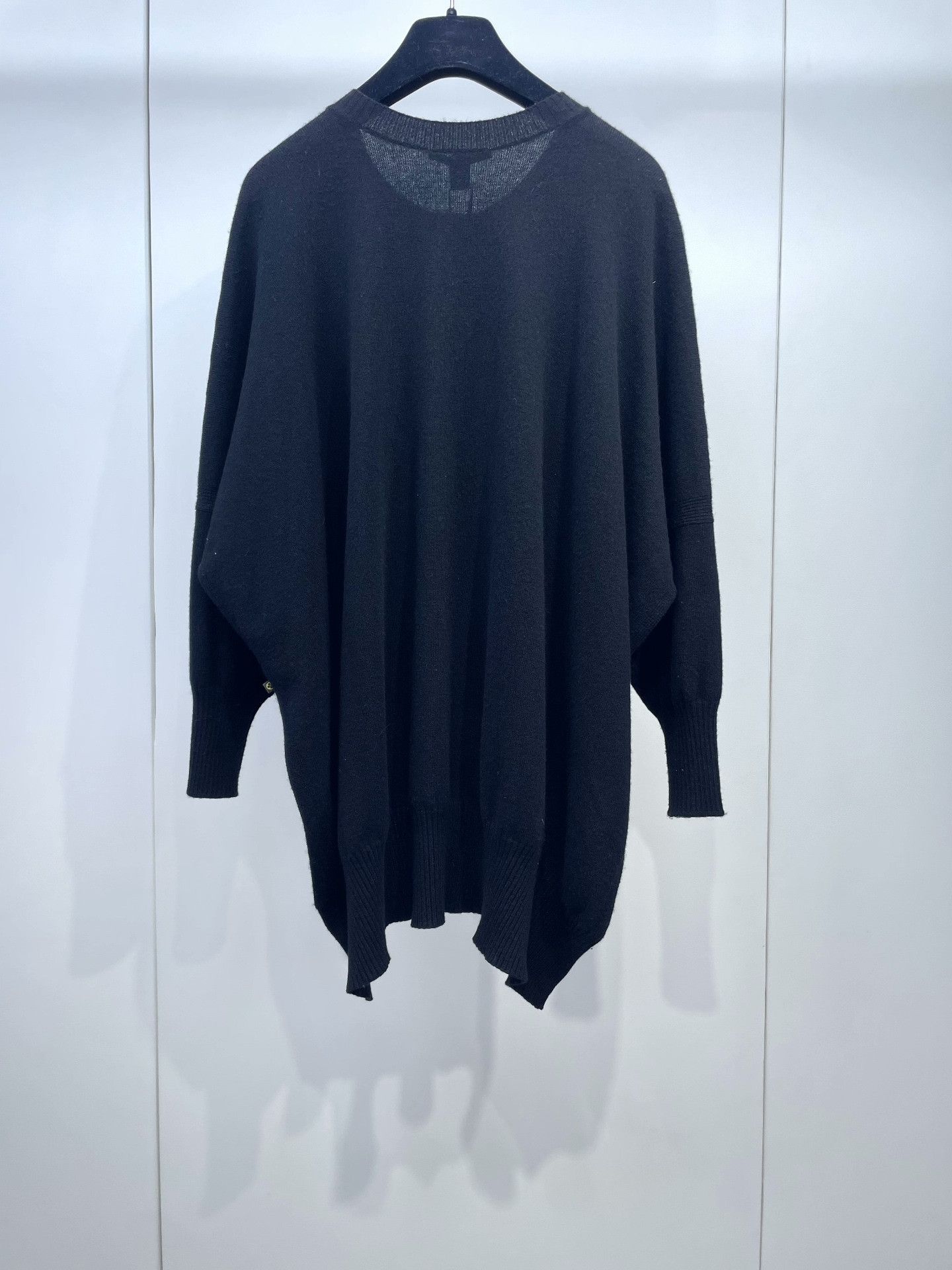 Louis Vuitton LV Black Short Front Long Back Cardigan Size S / US 4 / IT 40 - 2 Thumbnail