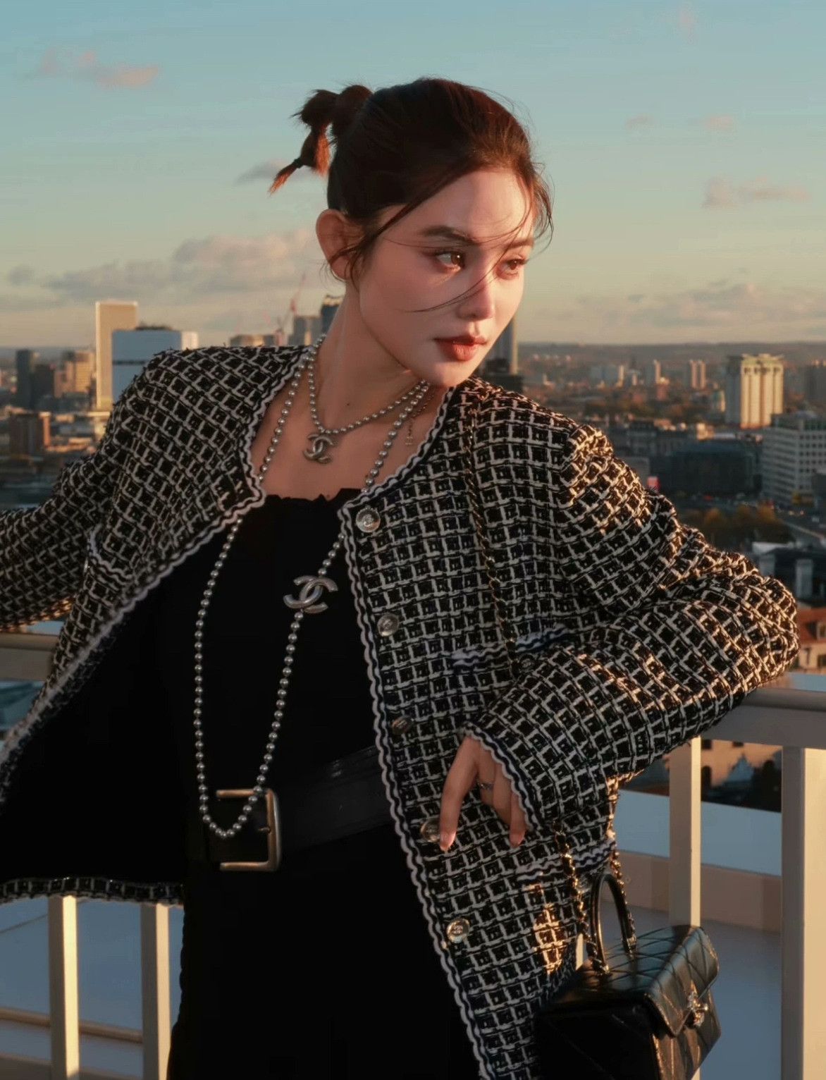 Chanel Chanel 25C Black White Tweed Jacket Size XS / US 0-2 / IT 36-38 - 8 Thumbnail