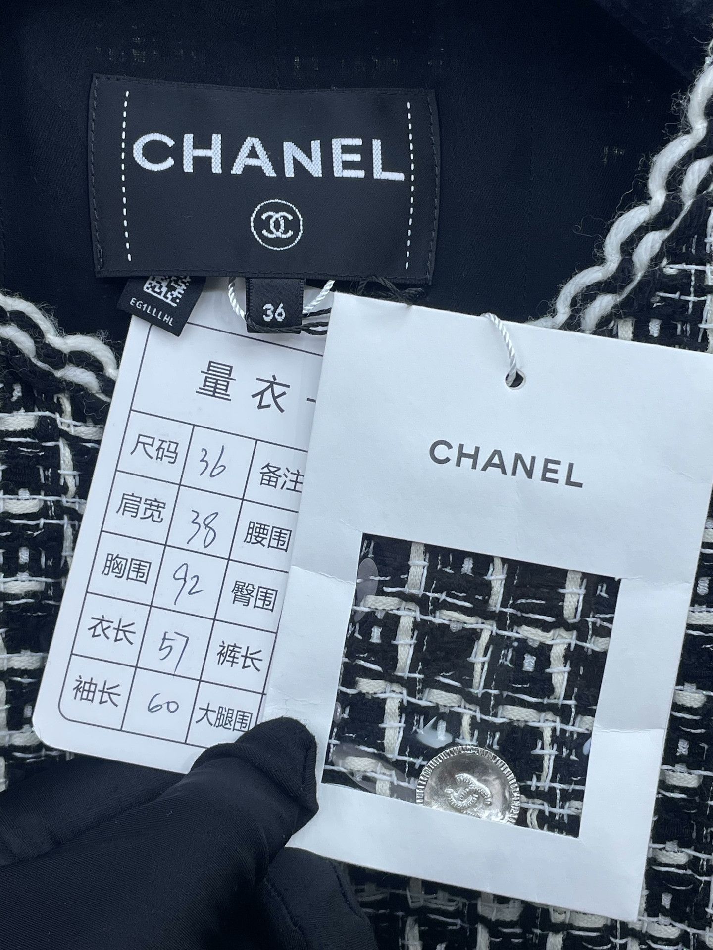 Chanel Chanel 25C Black White Tweed Jacket Size XS / US 0-2 / IT 36-38 - 6 Thumbnail