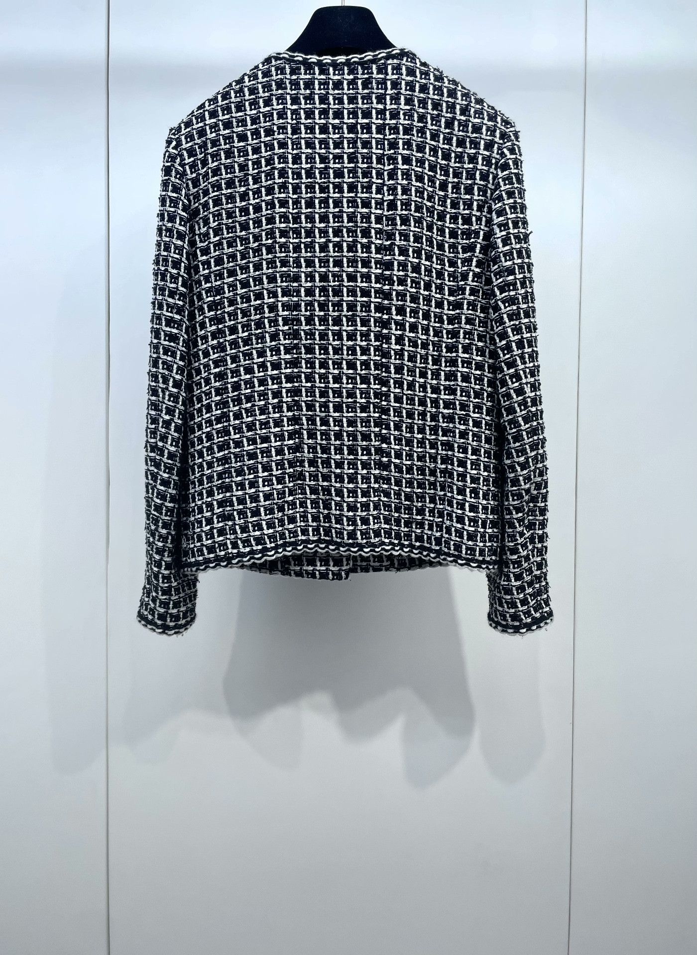 Chanel Chanel 25C Black White Tweed Jacket Size XS / US 0-2 / IT 36-38 - 2 Thumbnail