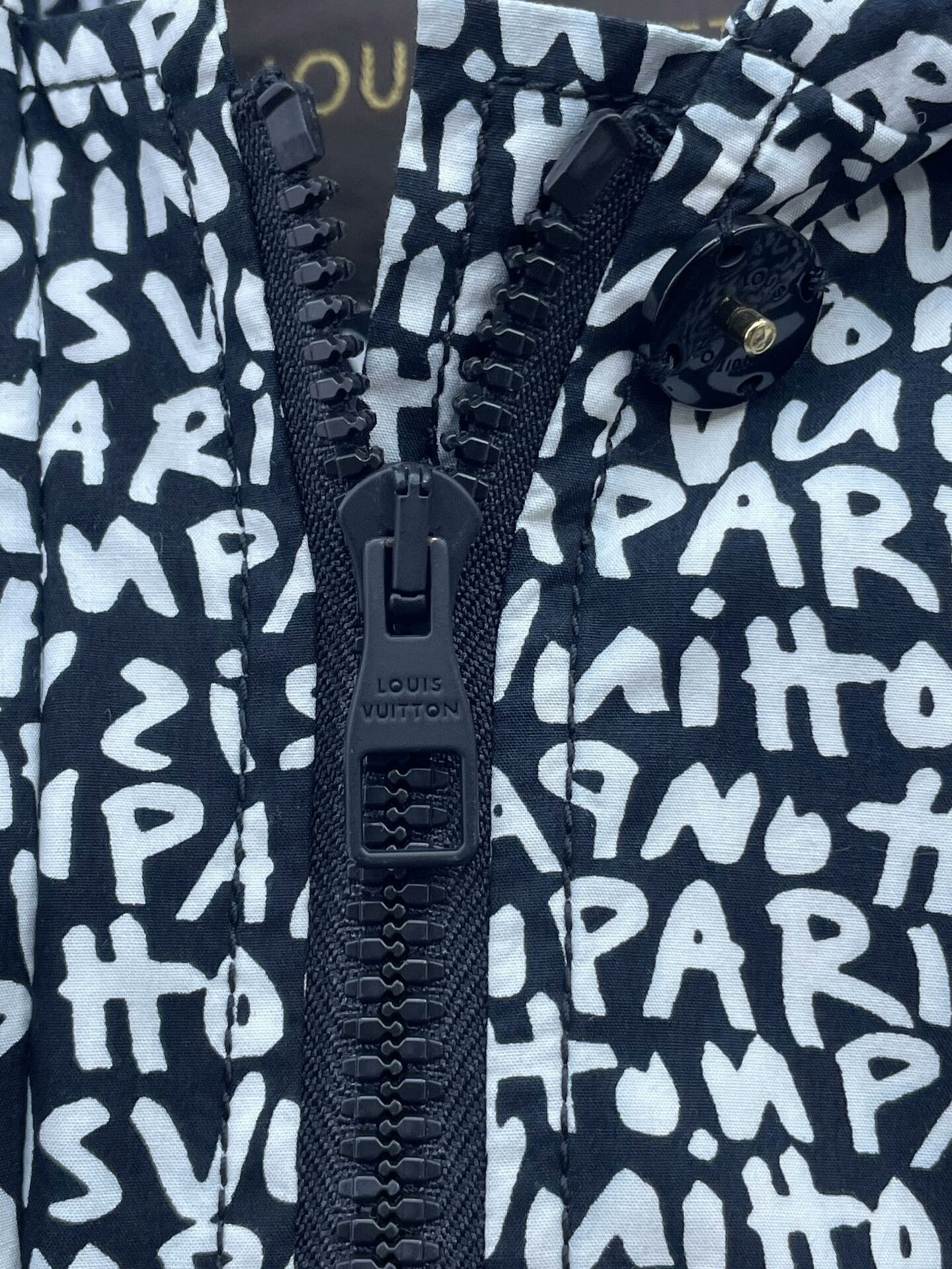 Louis Vuitton LV Black White Letter Print Hooded Windbreaker Size XS / US 0-2 / IT 36-38 - 3 Thumbnail