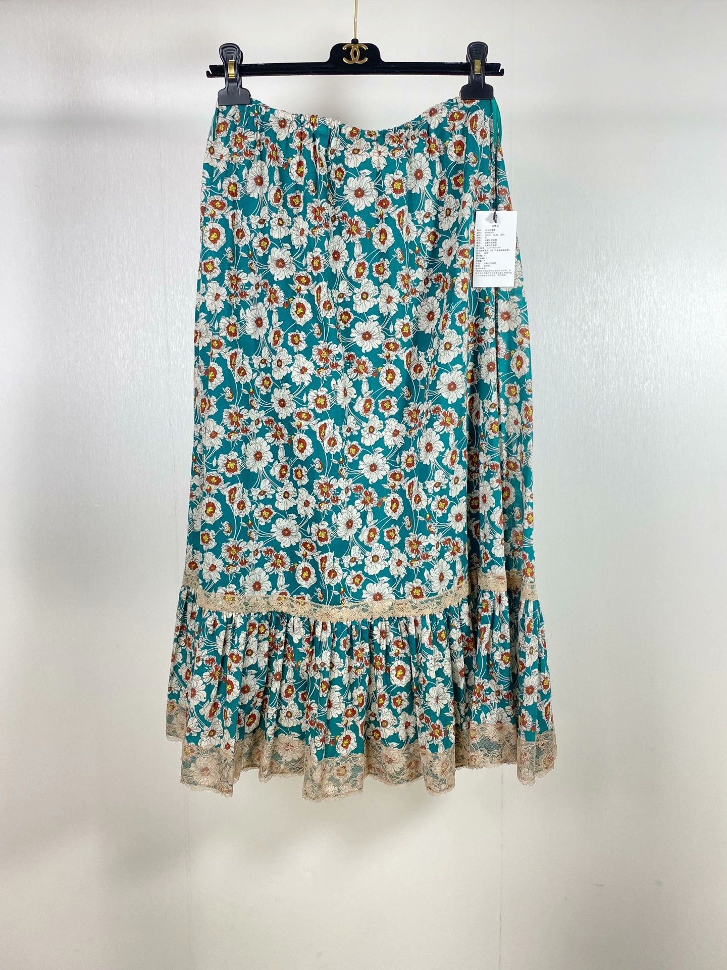 Gucci Gucci Floral Lace Skirt Size 40" / US 18 - 2 Thumbnail