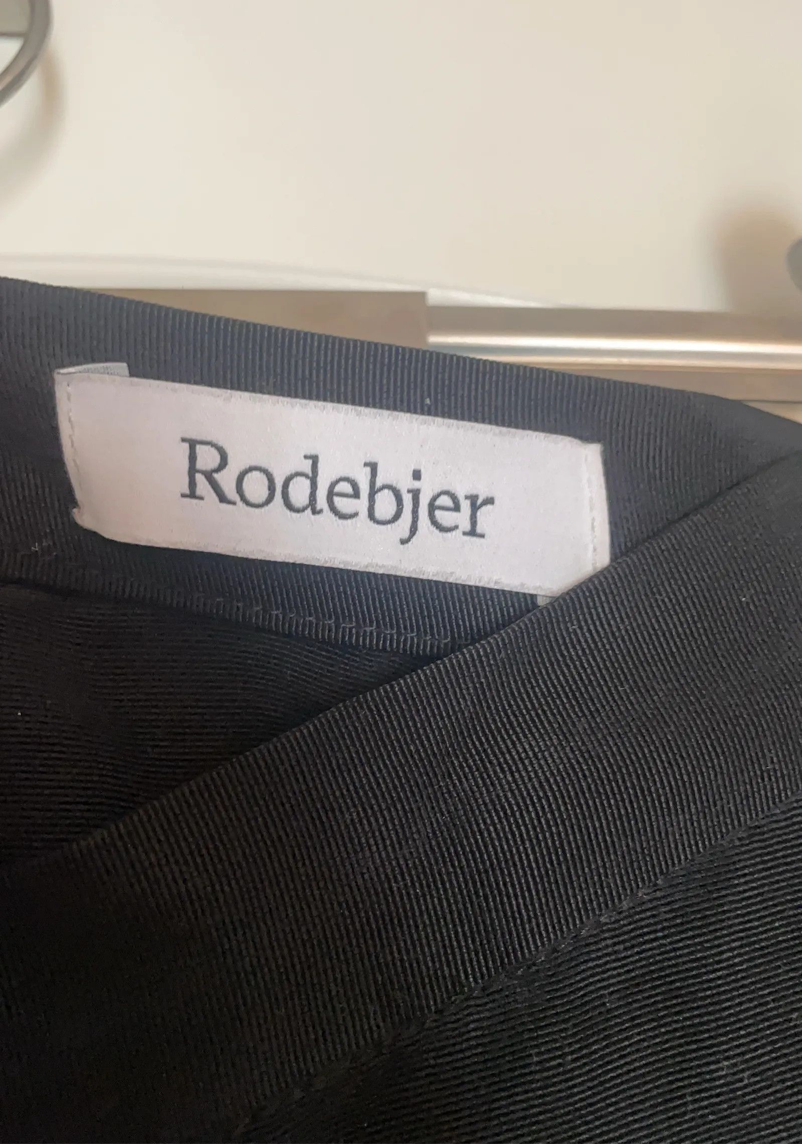 Rodebjer Rodebjer 2210018 Skirt Size 27" / US 4 / IT 40 - 3 Thumbnail