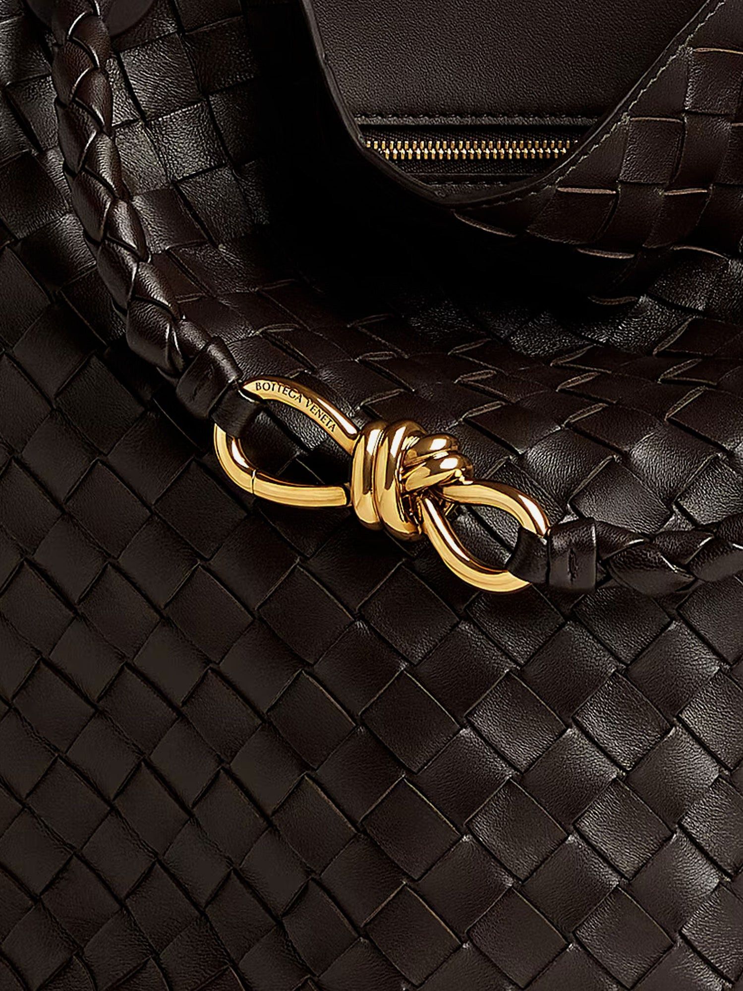 Bottega Veneta Andiamo Bucket Leather Crossbody Bag With Intrecciato Pattern Size ONE SIZE - 4 Thumbnail