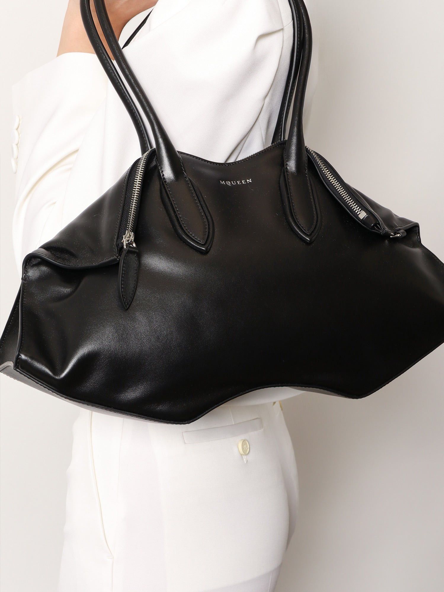 Alexander McQueen Manta Leather Shoulder Bag Size ONE SIZE - 5 Thumbnail