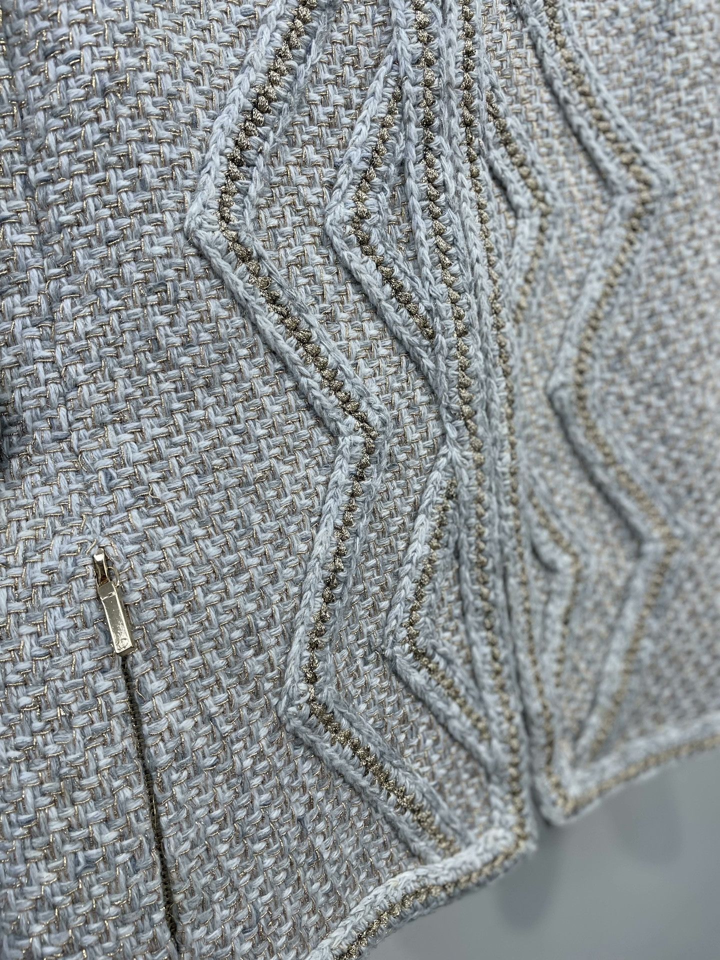 Chanel Chanel Woven Gold Thread Coat Size XXS / US 00 / IT 34 - 4 Thumbnail