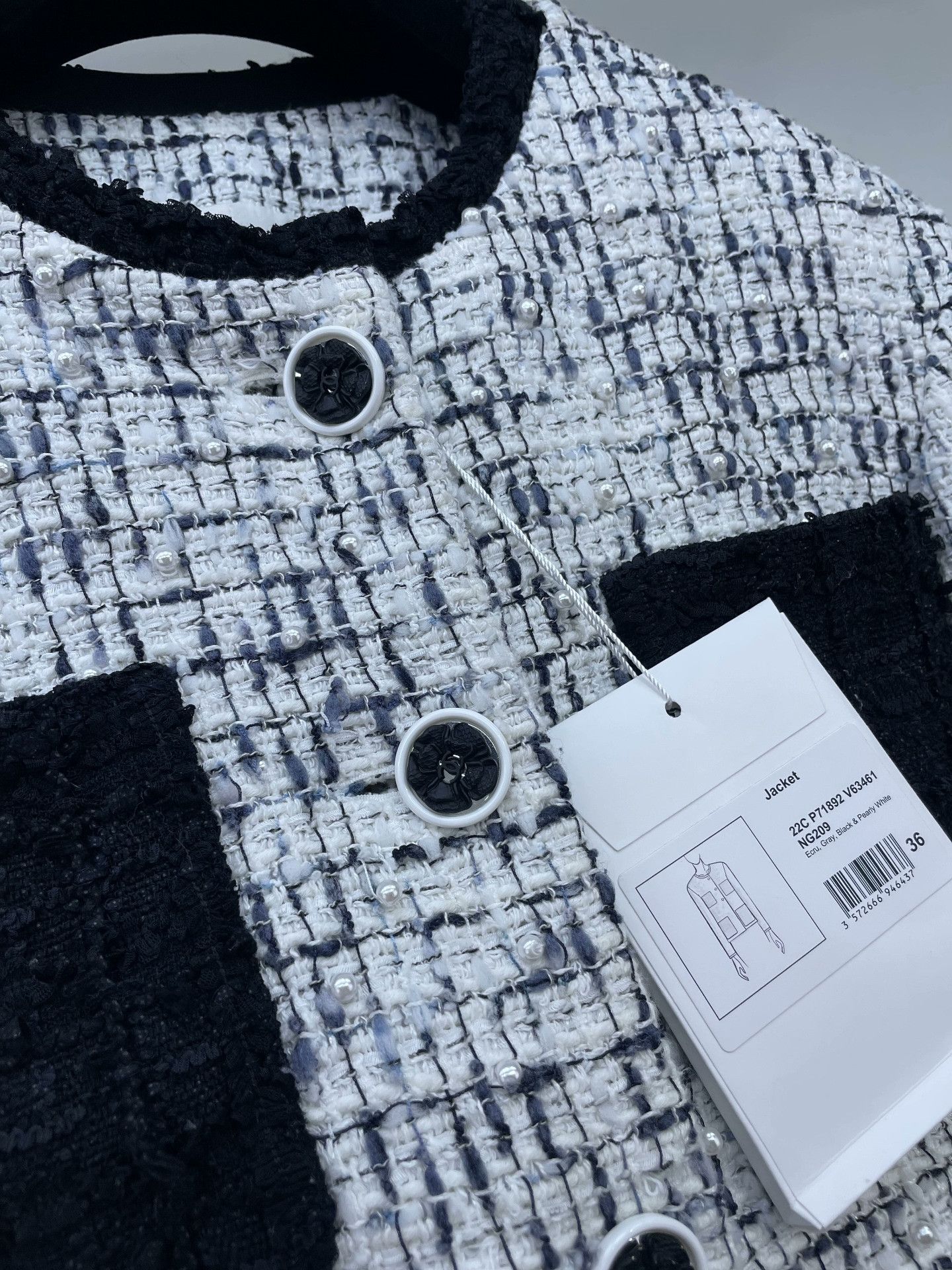 Chanel Chanel 22C Black White Pearl Jacket Size XS / US 0-2 / IT 36-38 - 4 Thumbnail