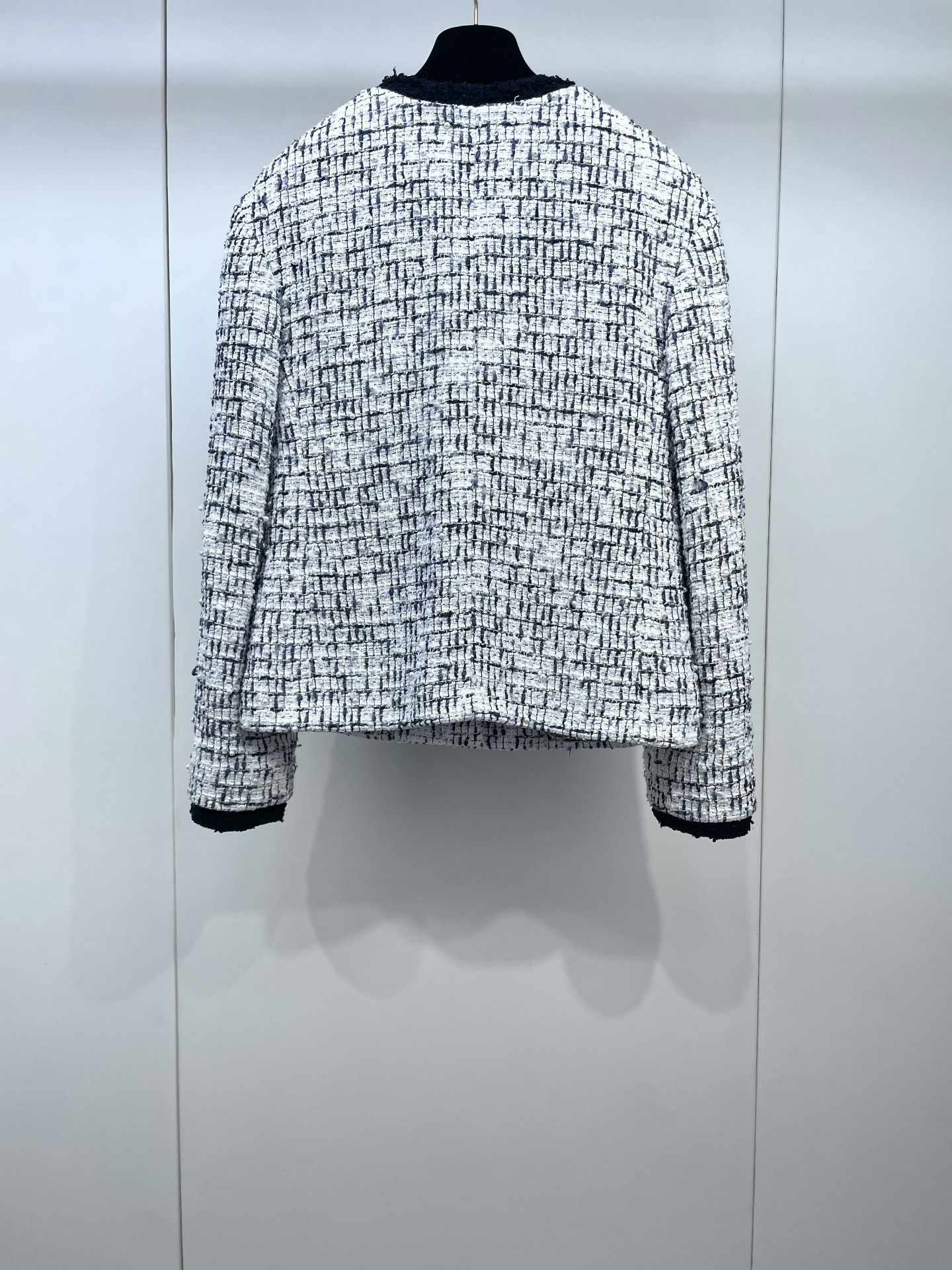 Chanel Chanel 22C Black White Pearl Jacket Size XS / US 0-2 / IT 36-38 - 2 Thumbnail