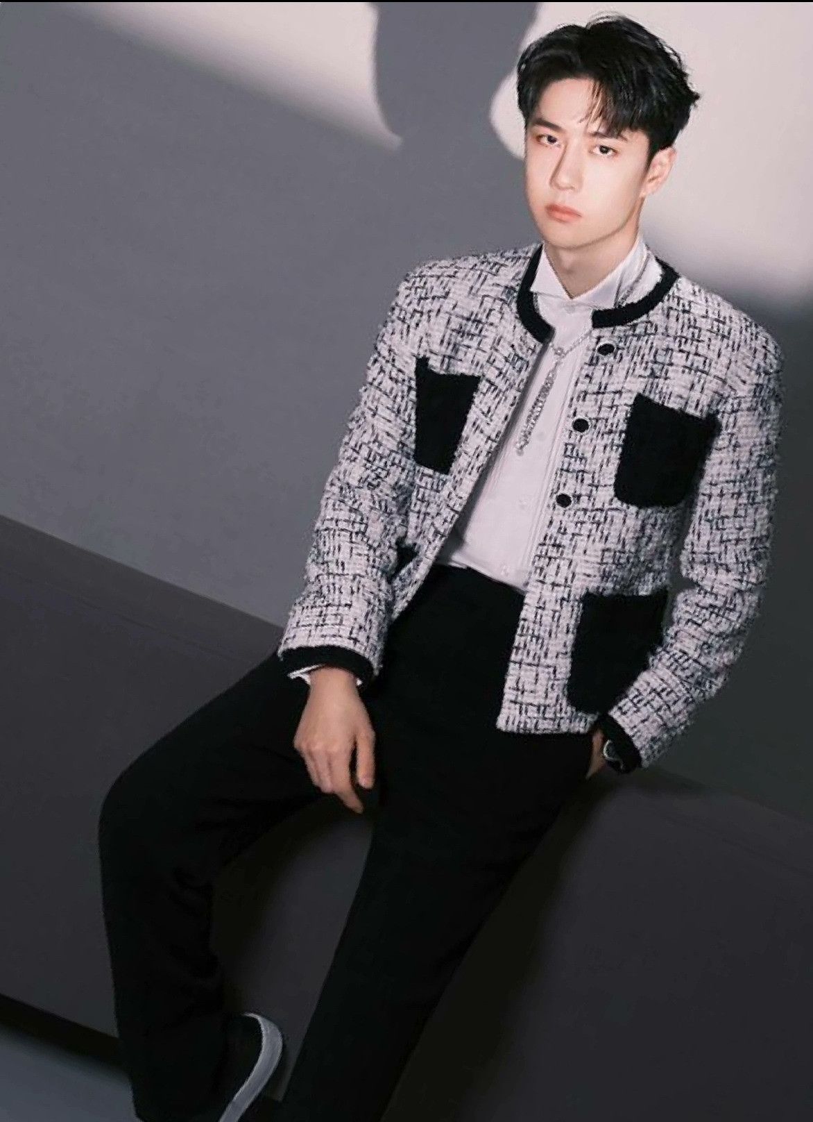 Chanel Chanel 22C Black White Pearl Jacket Size XS / US 0-2 / IT 36-38 - 8 Thumbnail