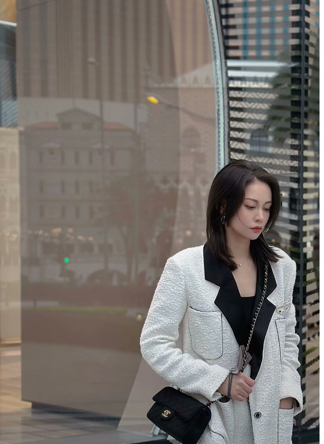 Chanel Chanel 22P Wang Yibo Black White Blazer Size US M / EU 48-50 / 2 - 8 Thumbnail