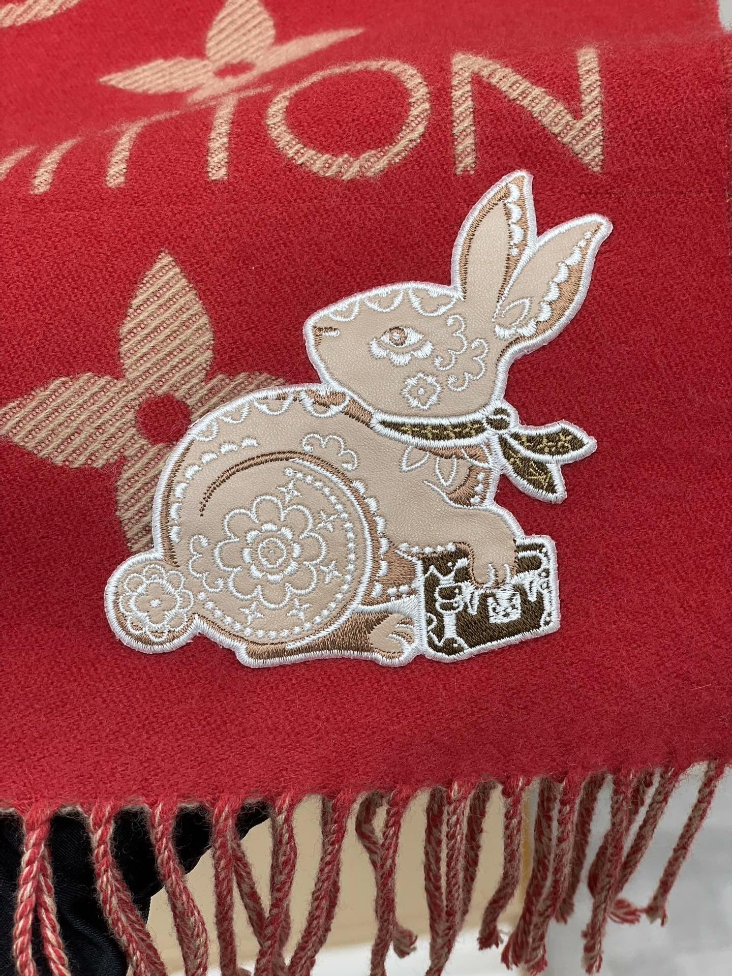 Louis Vuitton LV Rabbit Year Full Logo Scarf Size ONE SIZE - 5 Thumbnail