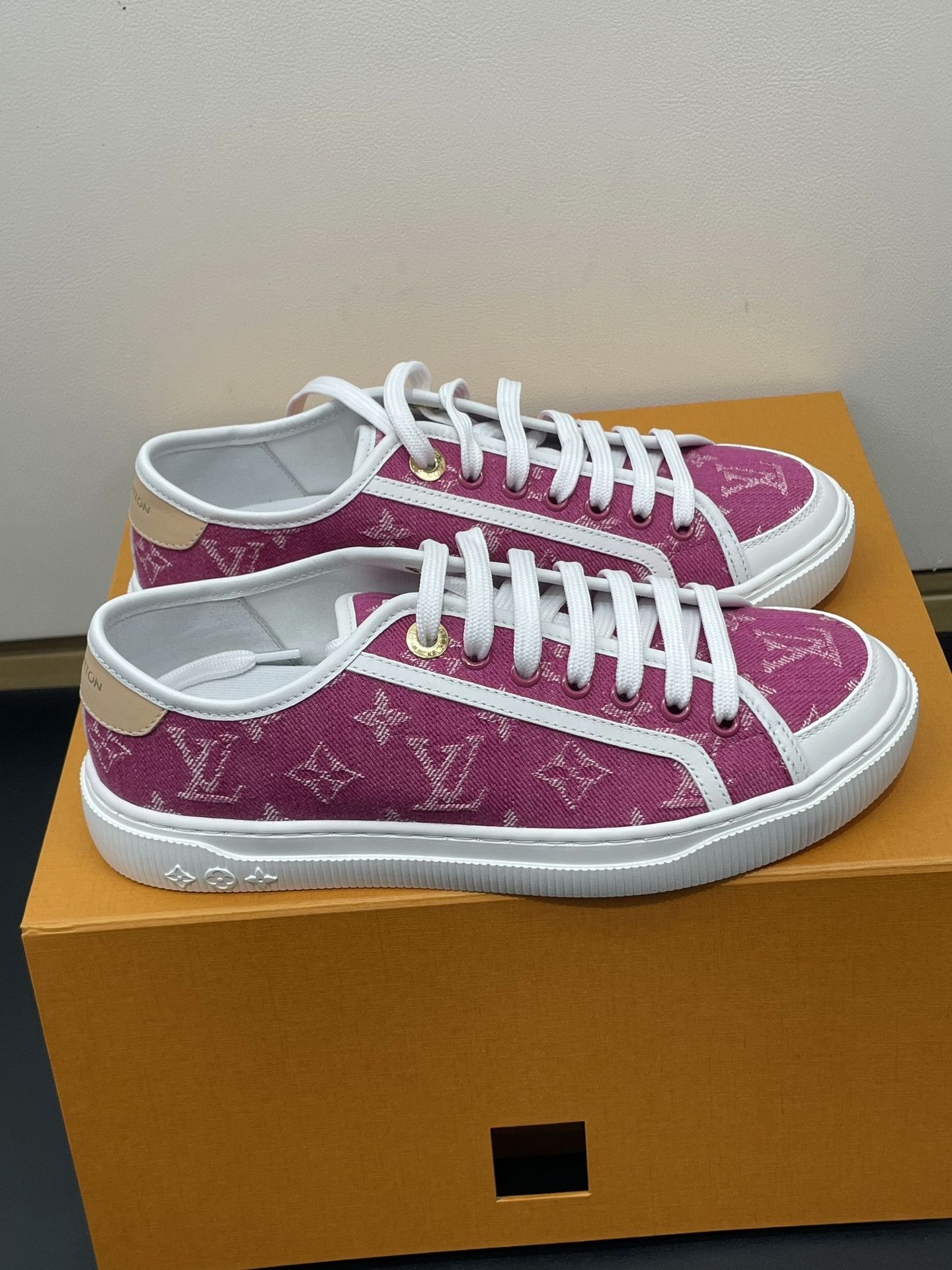 Louis Vuitton Louis Vuitton 2025 Monogram Denim Sneakers Size US 6 / IT 36 - 2 Thumbnail