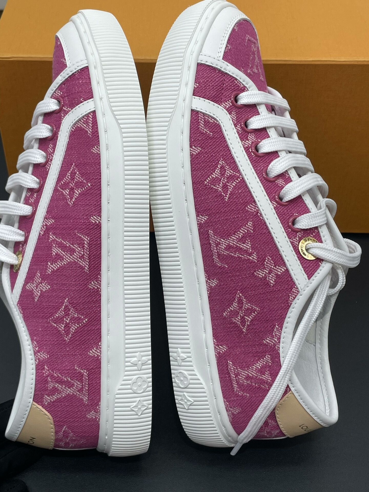 Louis Vuitton Louis Vuitton 2025 Monogram Denim Sneakers Size US 6 / IT 36 - 4 Thumbnail