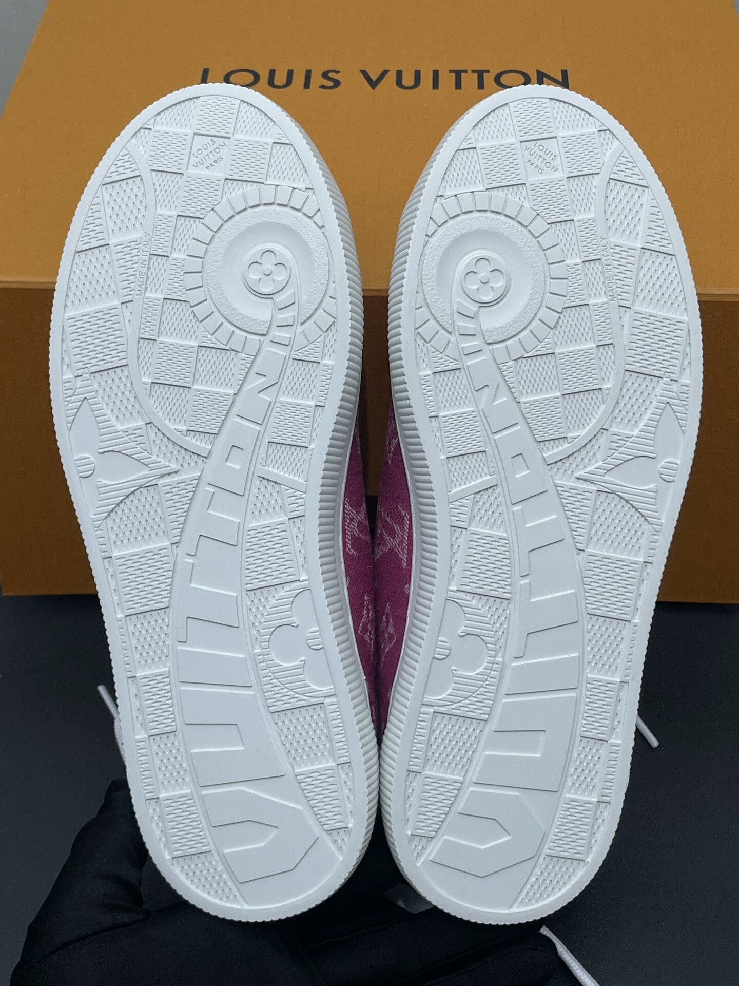 Louis Vuitton Louis Vuitton 2025 Monogram Denim Sneakers Size US 6 / IT 36 - 8 Thumbnail