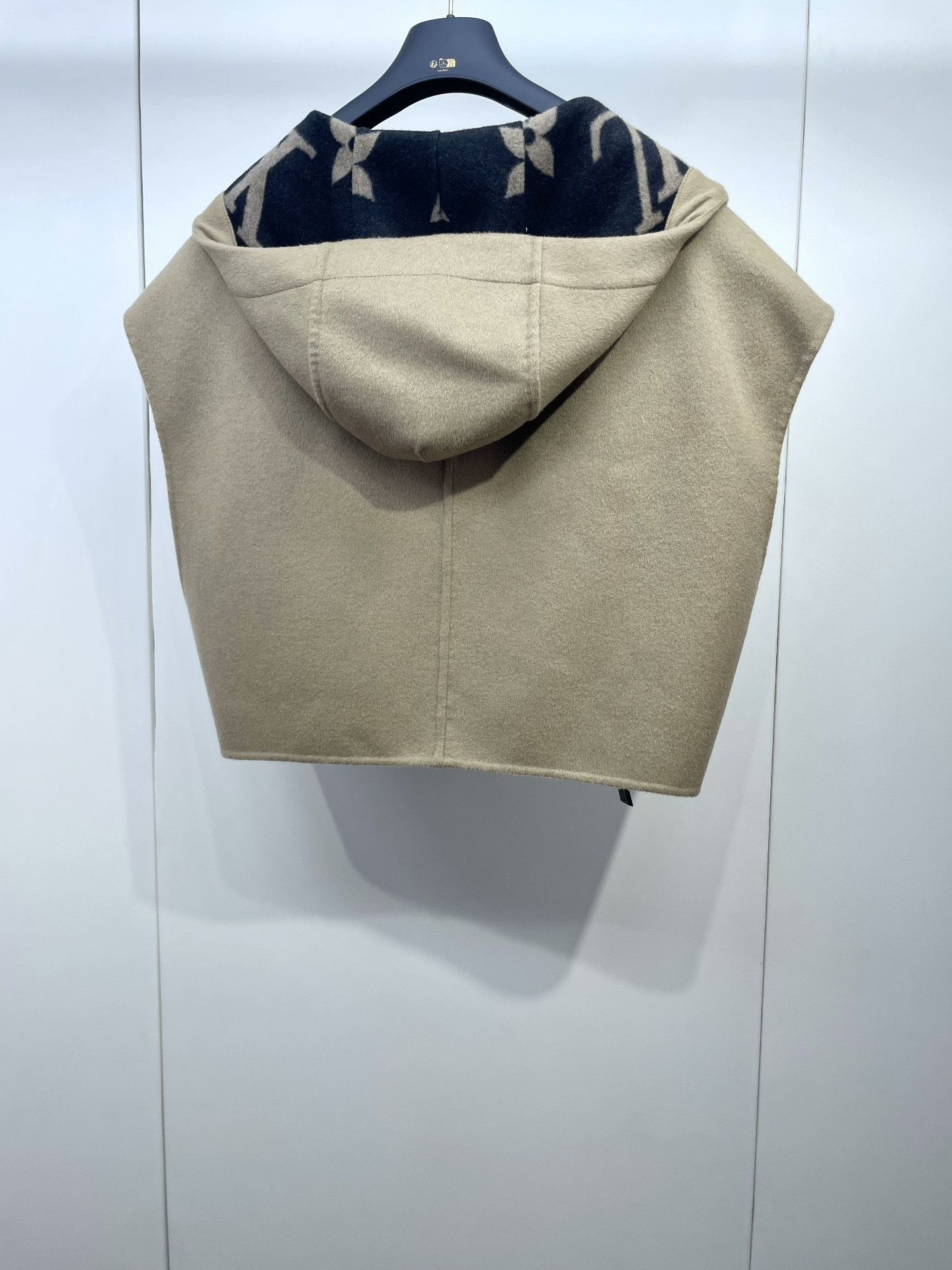 Louis Vuitton Louis Vuitton Monogram Wool Hooded Vest Size S / US 4 / IT 40 - 2 Thumbnail