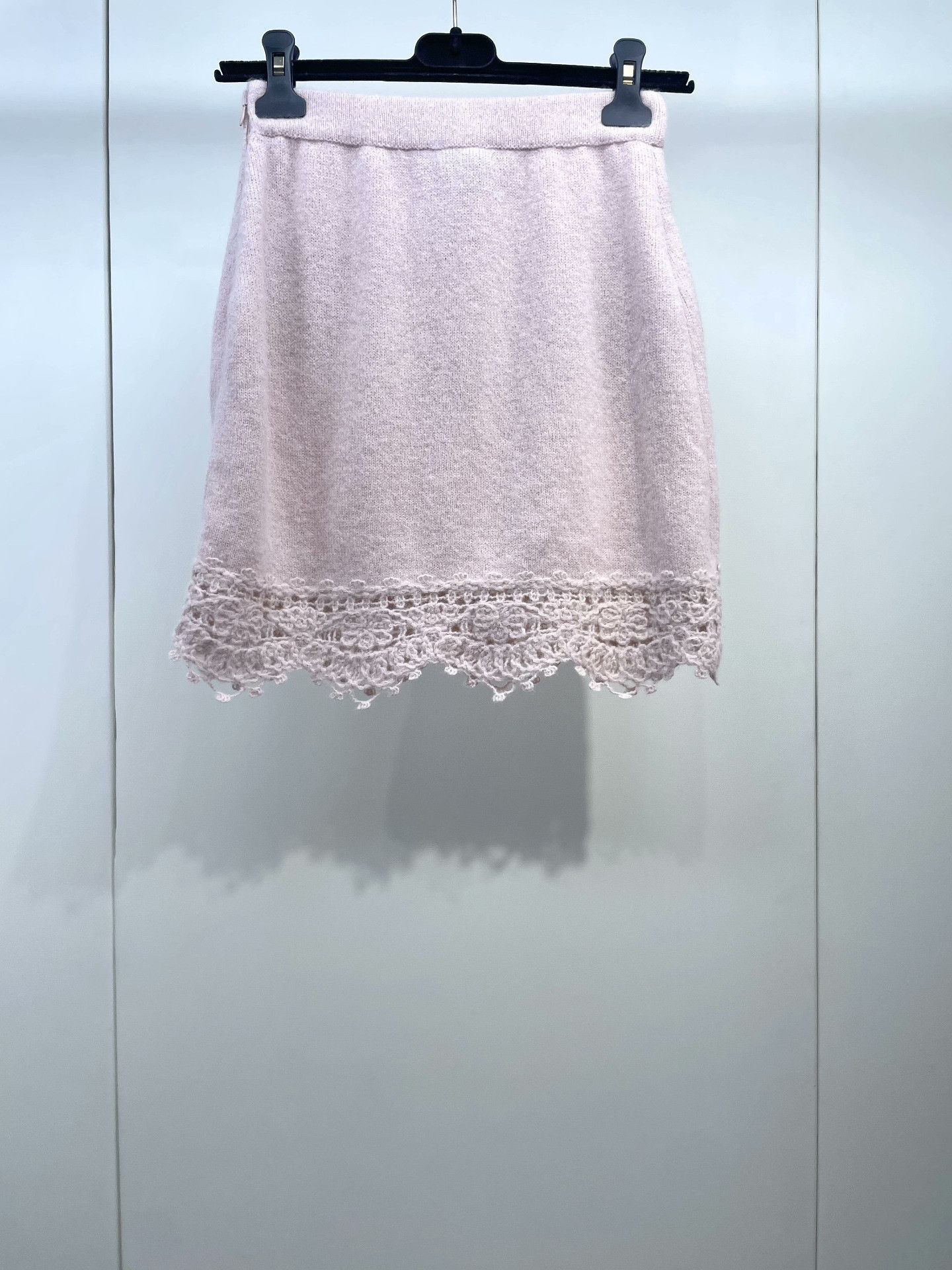 Chanel Chanel 25B Pink Crochet Knit Skirt Size 38" / US 16 / IT 52 - 2 Thumbnail