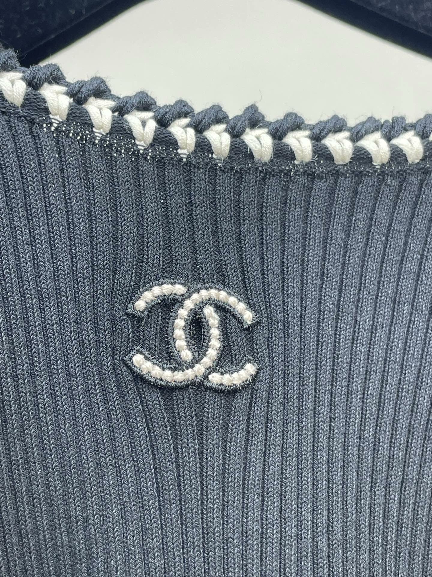 Chanel Chanel Black White Trim Off-Shoulder Knit Size XS / US 0-2 / IT 36-38 - 3 Thumbnail