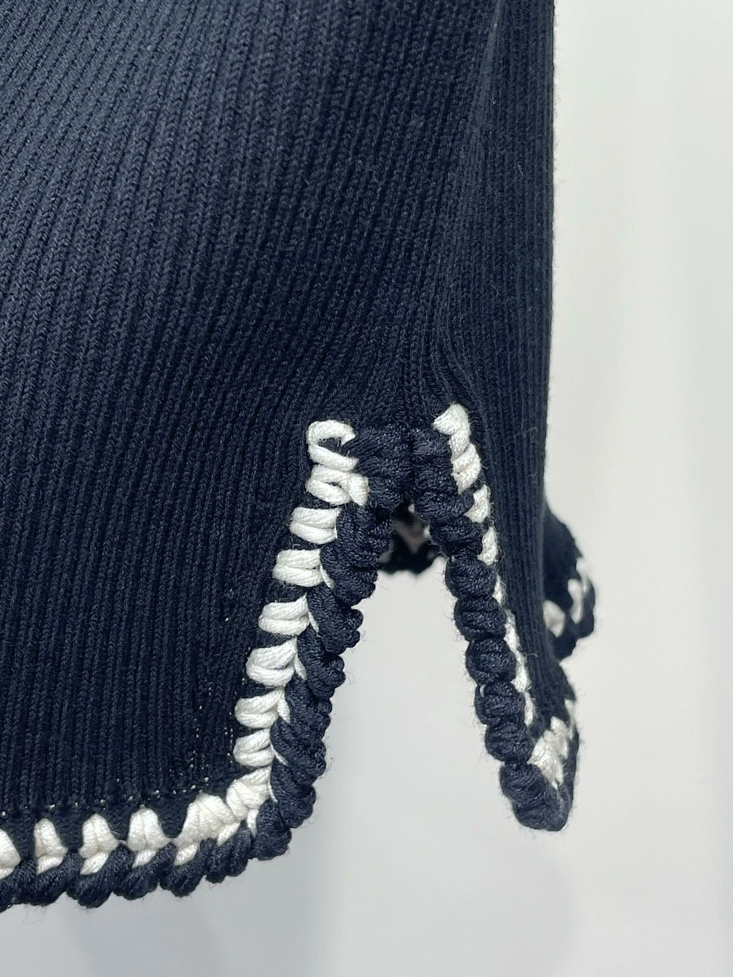 Chanel Chanel Black White Trim Off-Shoulder Knit Size XS / US 0-2 / IT 36-38 - 4 Thumbnail