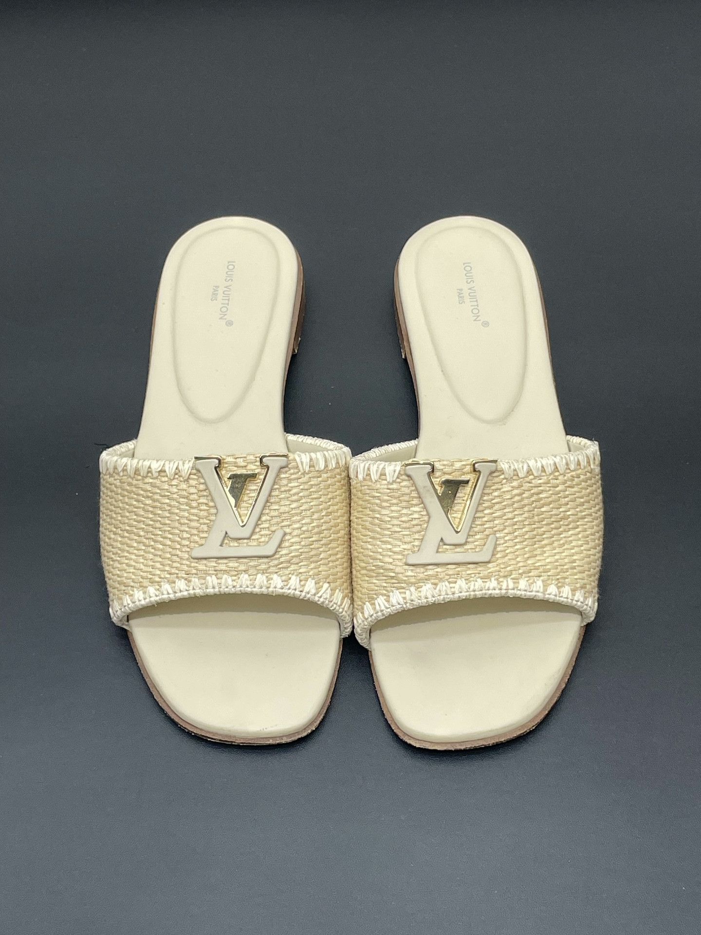 Louis Vuitton LV Large Logo Straw Slippers Size US 6 / IT 36 - 6 Thumbnail