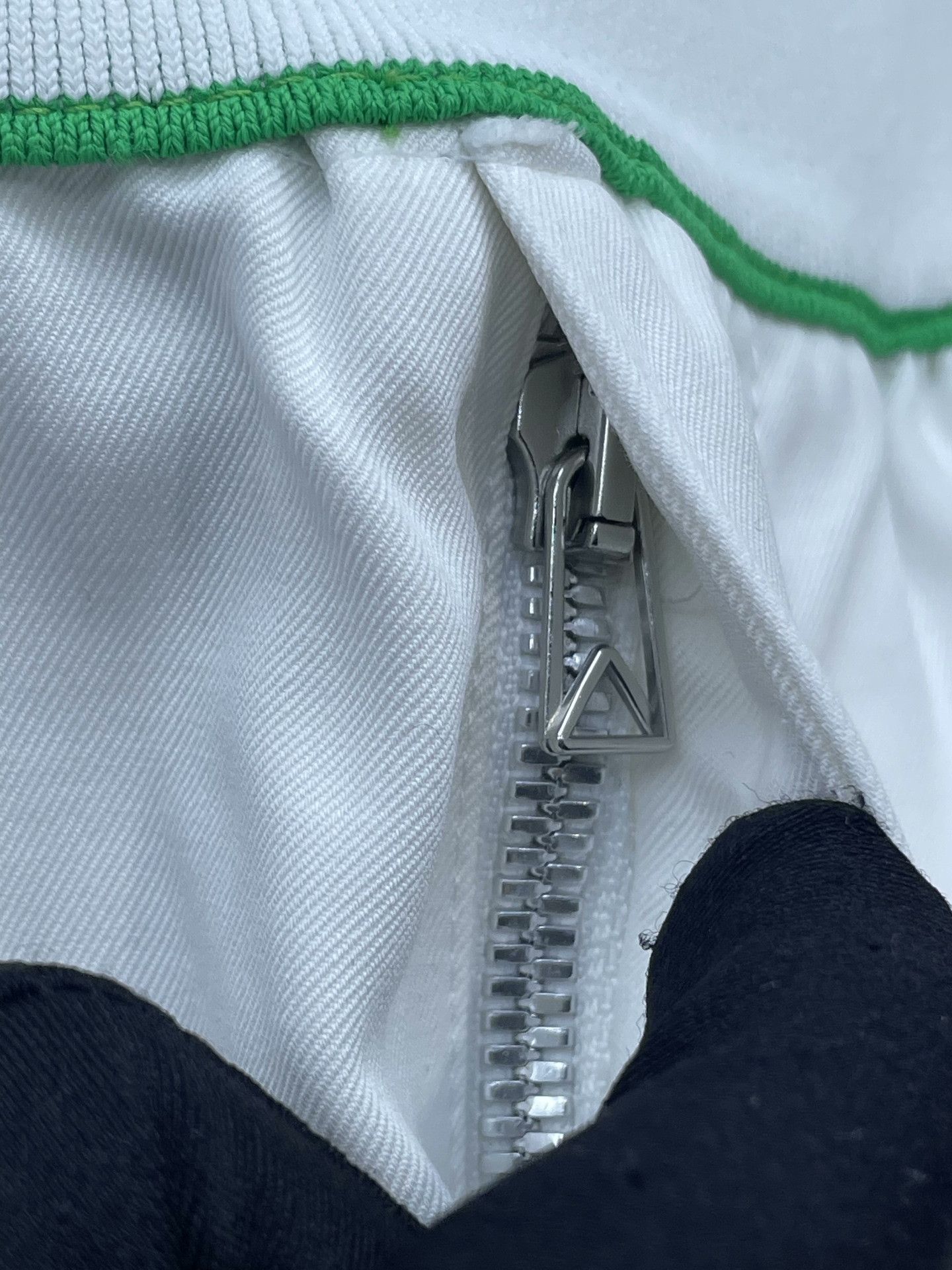Bottega Veneta Bottega Veneta White Green Casual Shorts Size US 26 / EU 42 - 4 Thumbnail