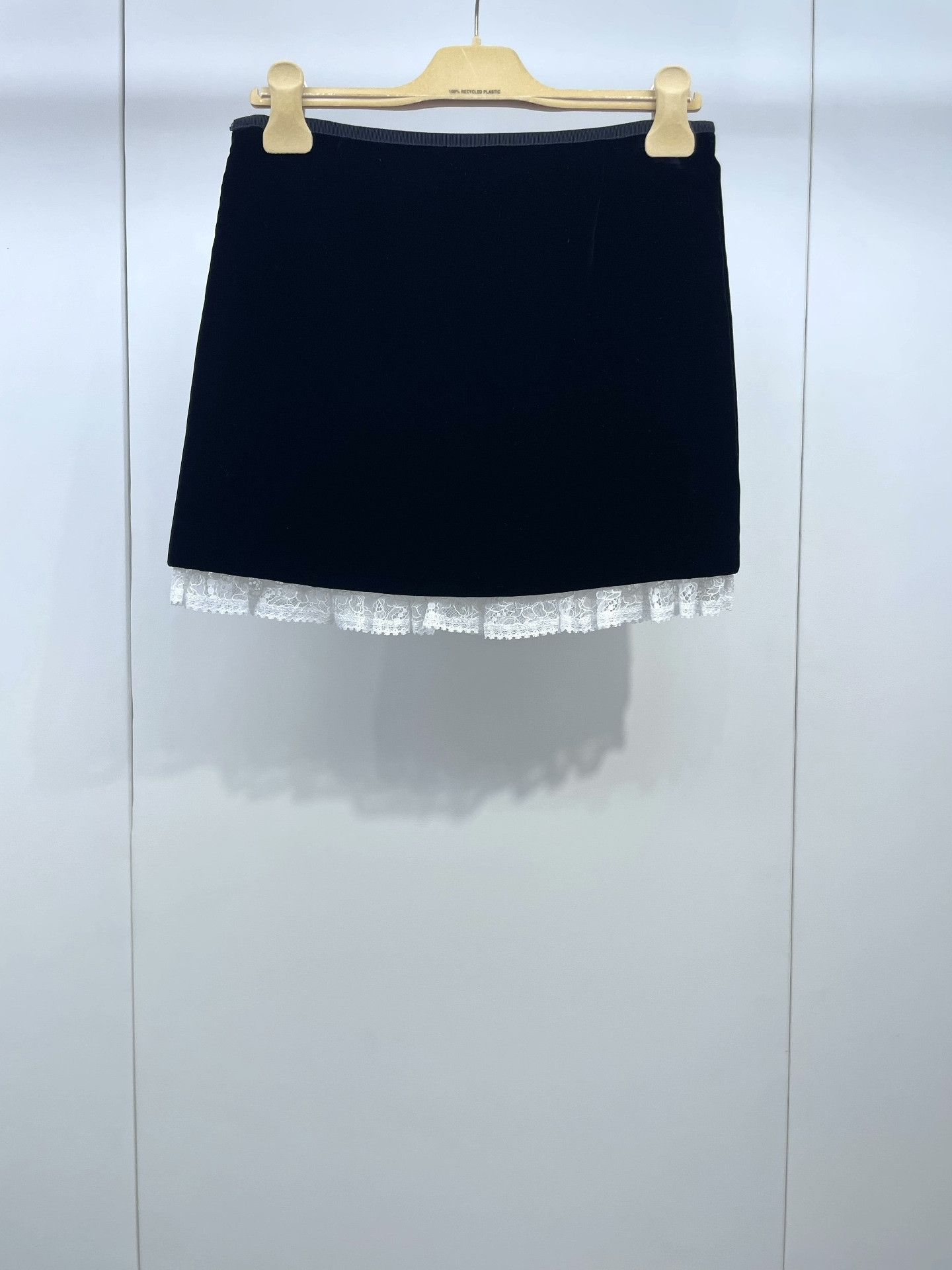 Miu Miu Miumiu Black Velvet Lace Hem Skirt Size 40" / US 18 - 2 Thumbnail