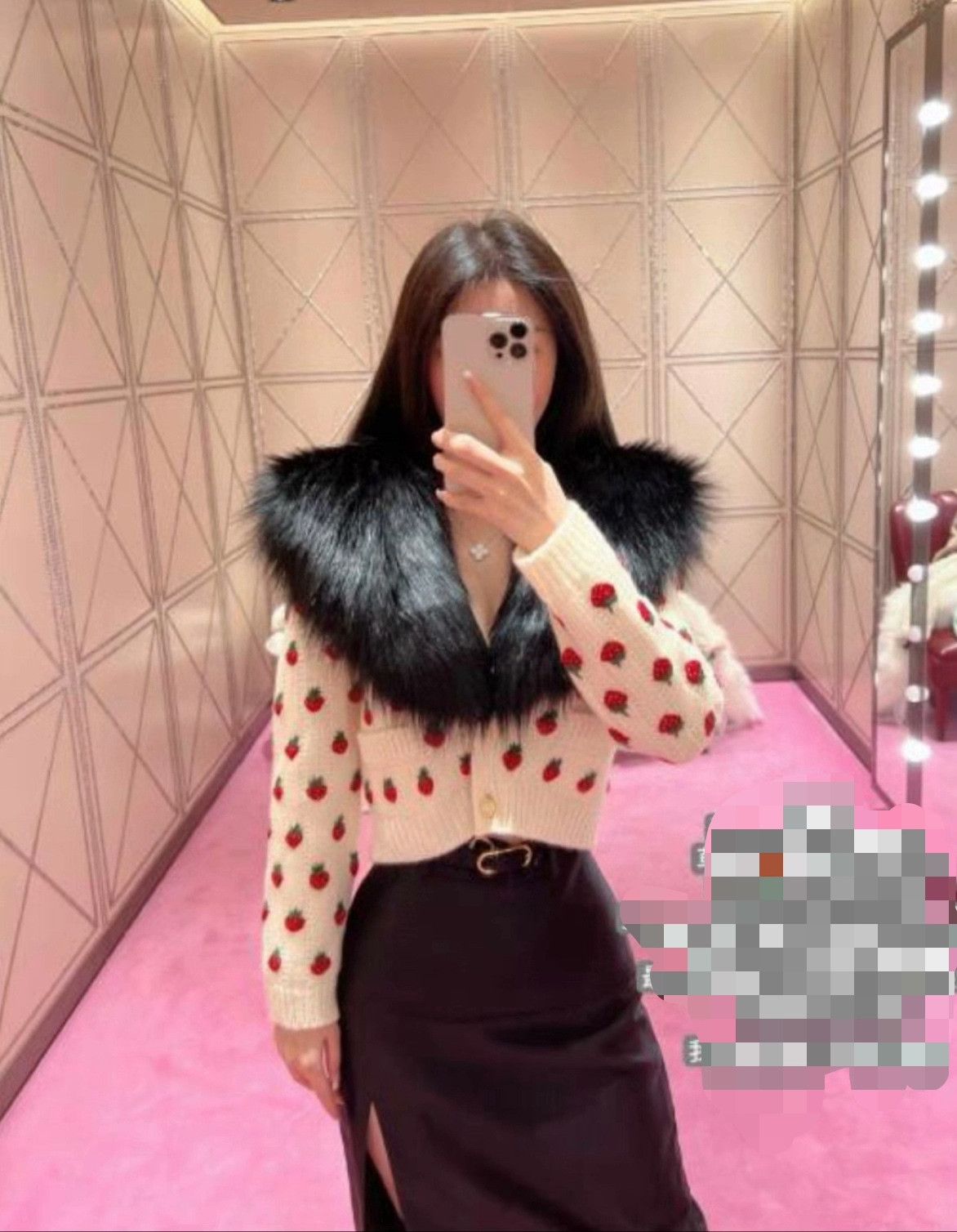 Gucci Gucci Fur Collar Strawberry Jacquard Cardigan Size S / US 4 / IT 40 - 6 Thumbnail