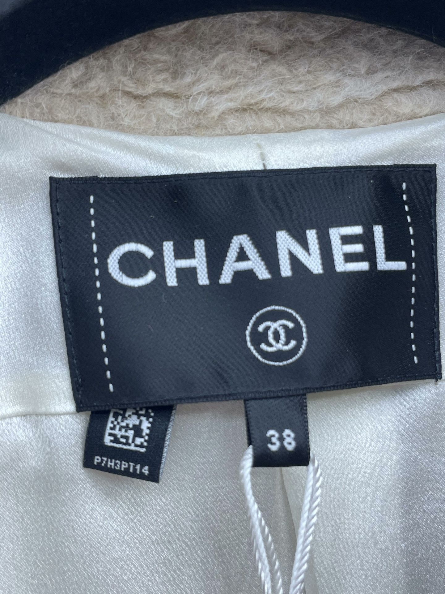 Chanel Chanel 25N Teddy Fleece Coat Size S / US 4 / IT 40 - 9 Thumbnail