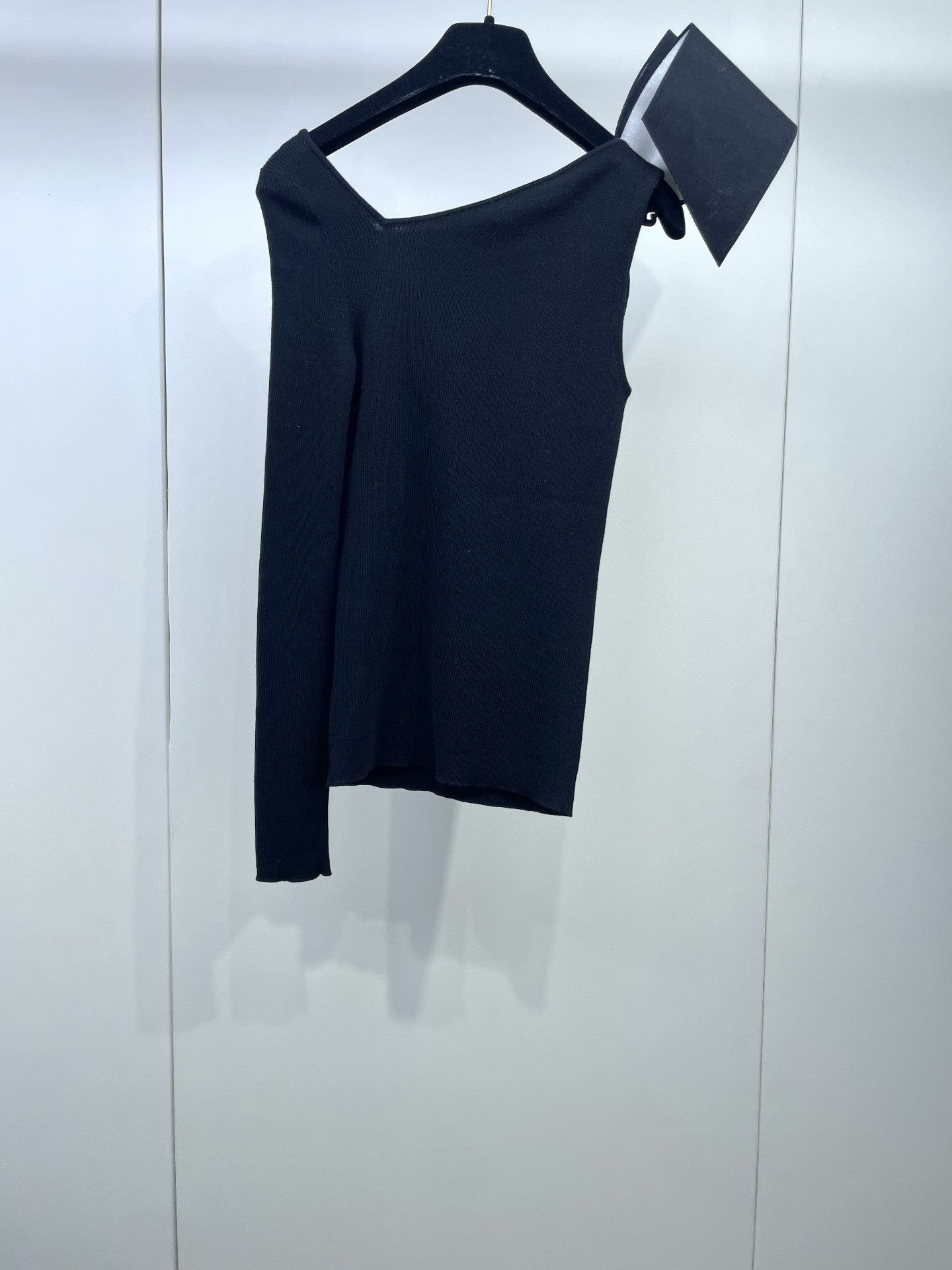 Chanel Chanel Big Bow Black Knit Top Size XS / US 0-2 / IT 36-38 - 2 Thumbnail