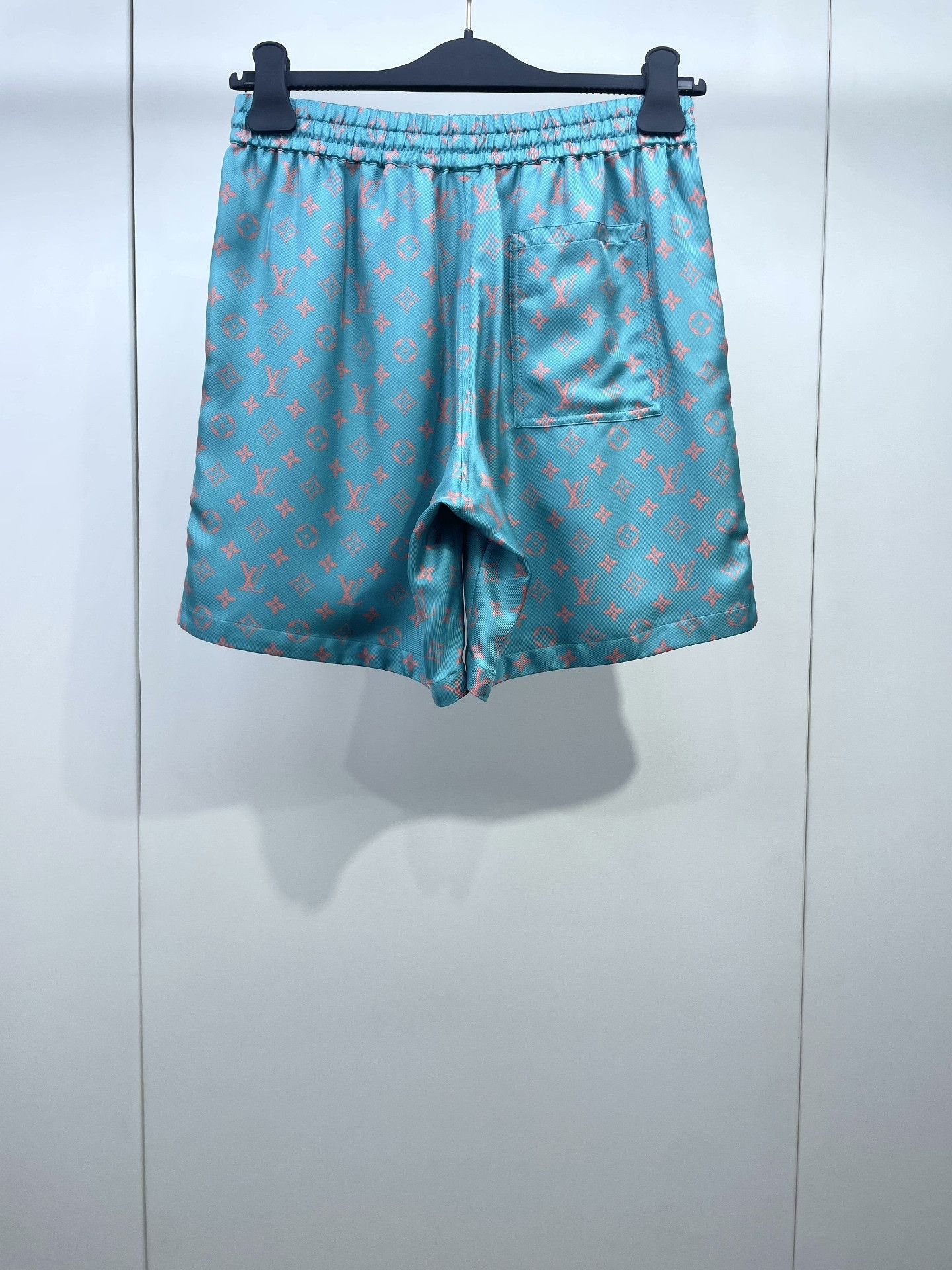 Louis Vuitton LV 2025 Monogram Print Silk Shorts Size US 28 / EU 44 - 2 Thumbnail
