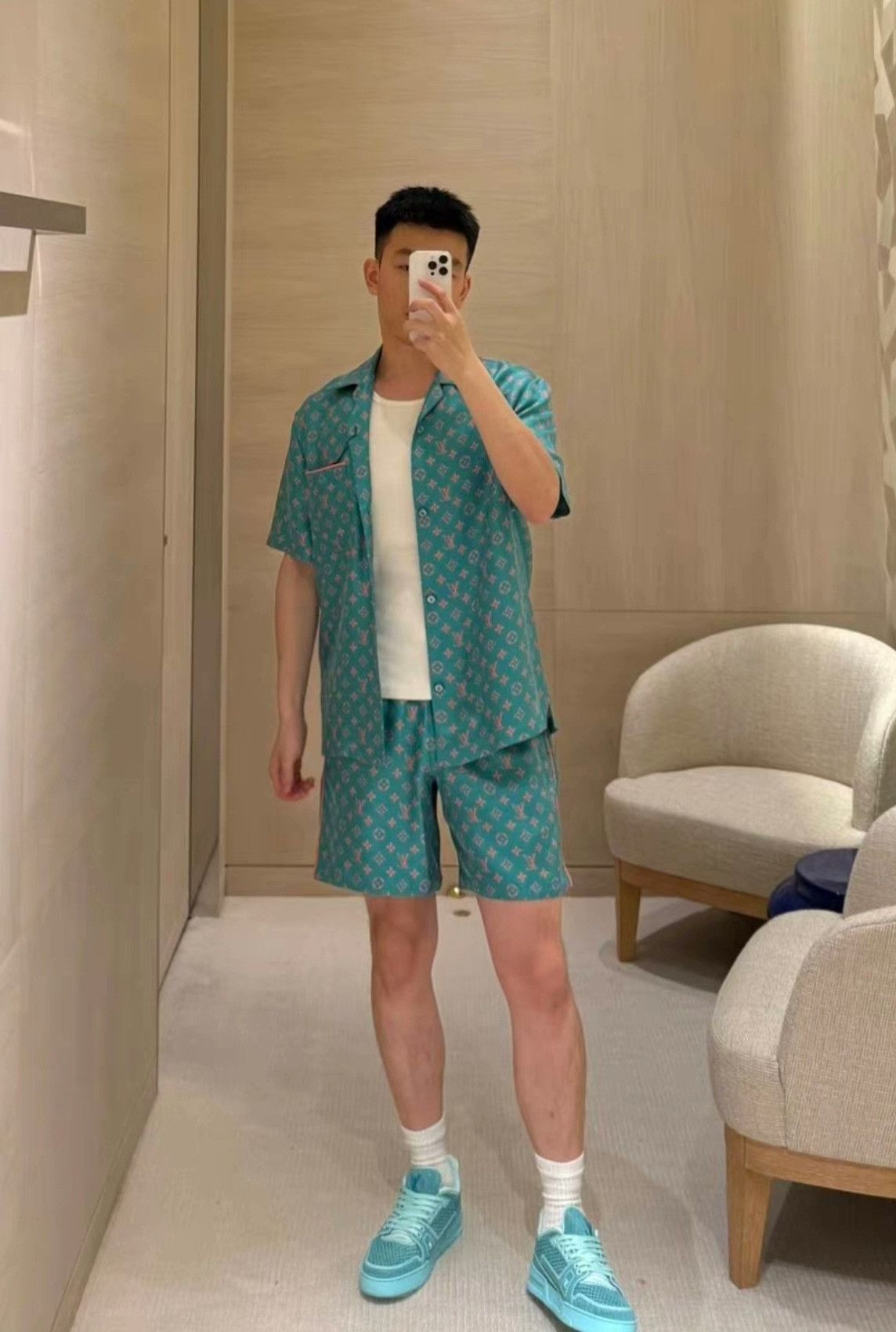 Louis Vuitton LV 2025 Monogram Print Silk Shorts Size US 28 / EU 44 - 8 Thumbnail