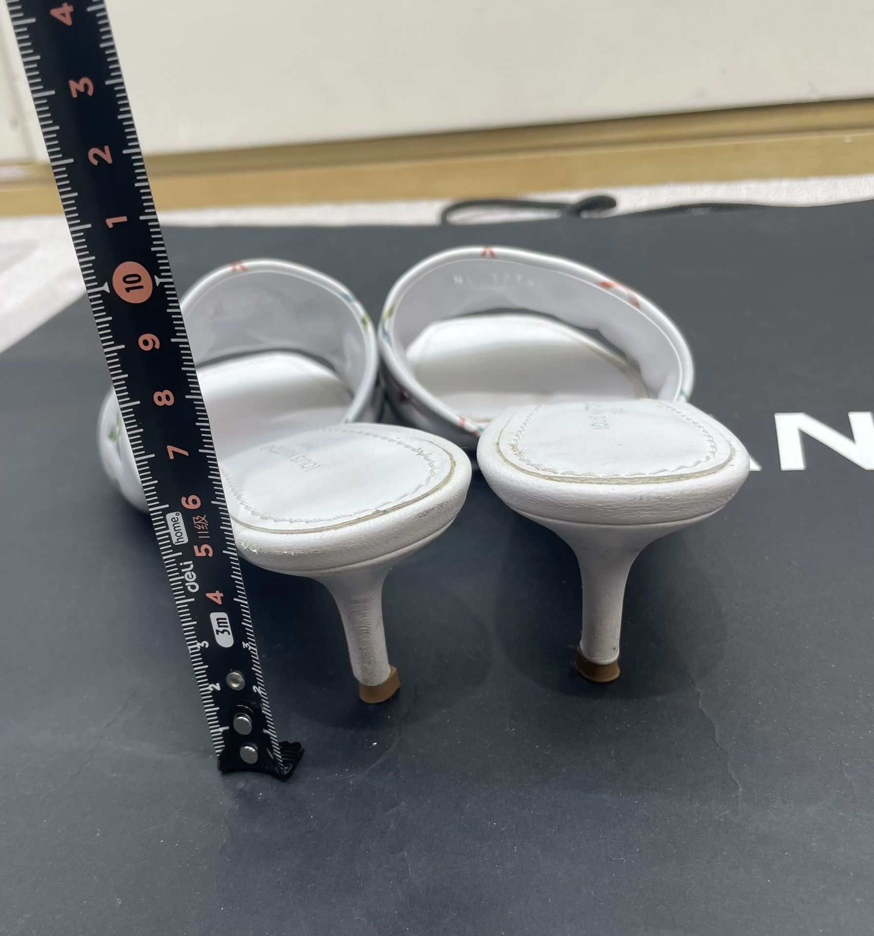 Louis Vuitton LV Monogram Slippers Size US 5 / IT 35 - 3 Thumbnail