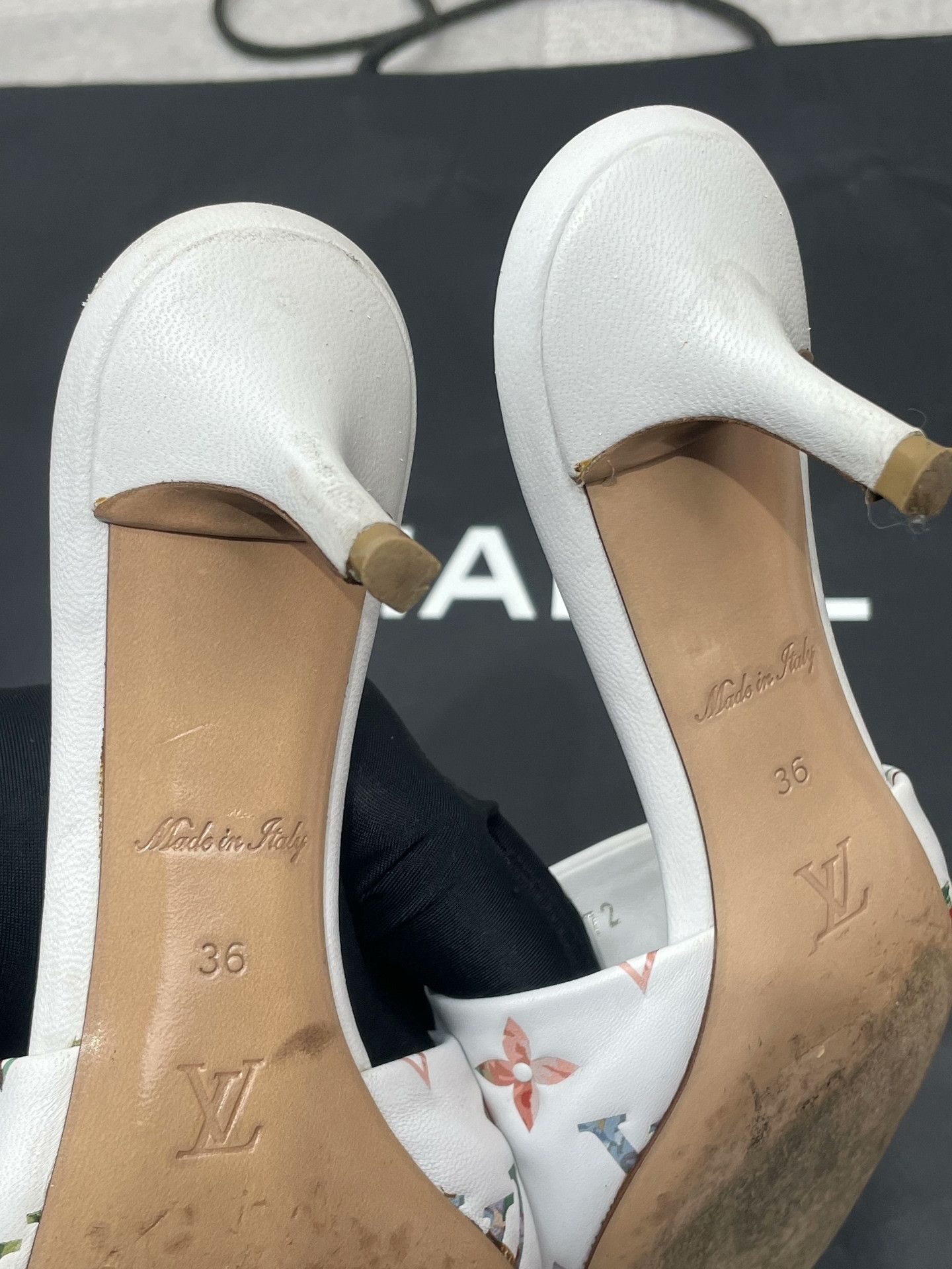 Louis Vuitton LV Monogram Slippers Size US 5 / IT 35 - 7 Thumbnail