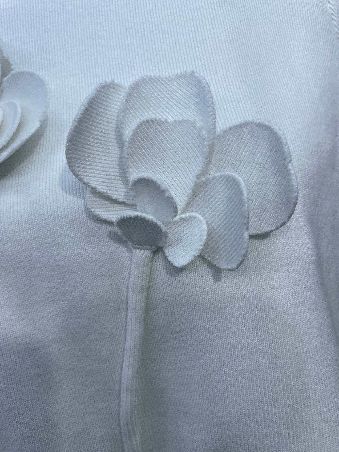 Chanel Chanel White 3D Camellia Short-sleeve Size XXS / US 00 / IT 34 - 4 Thumbnail