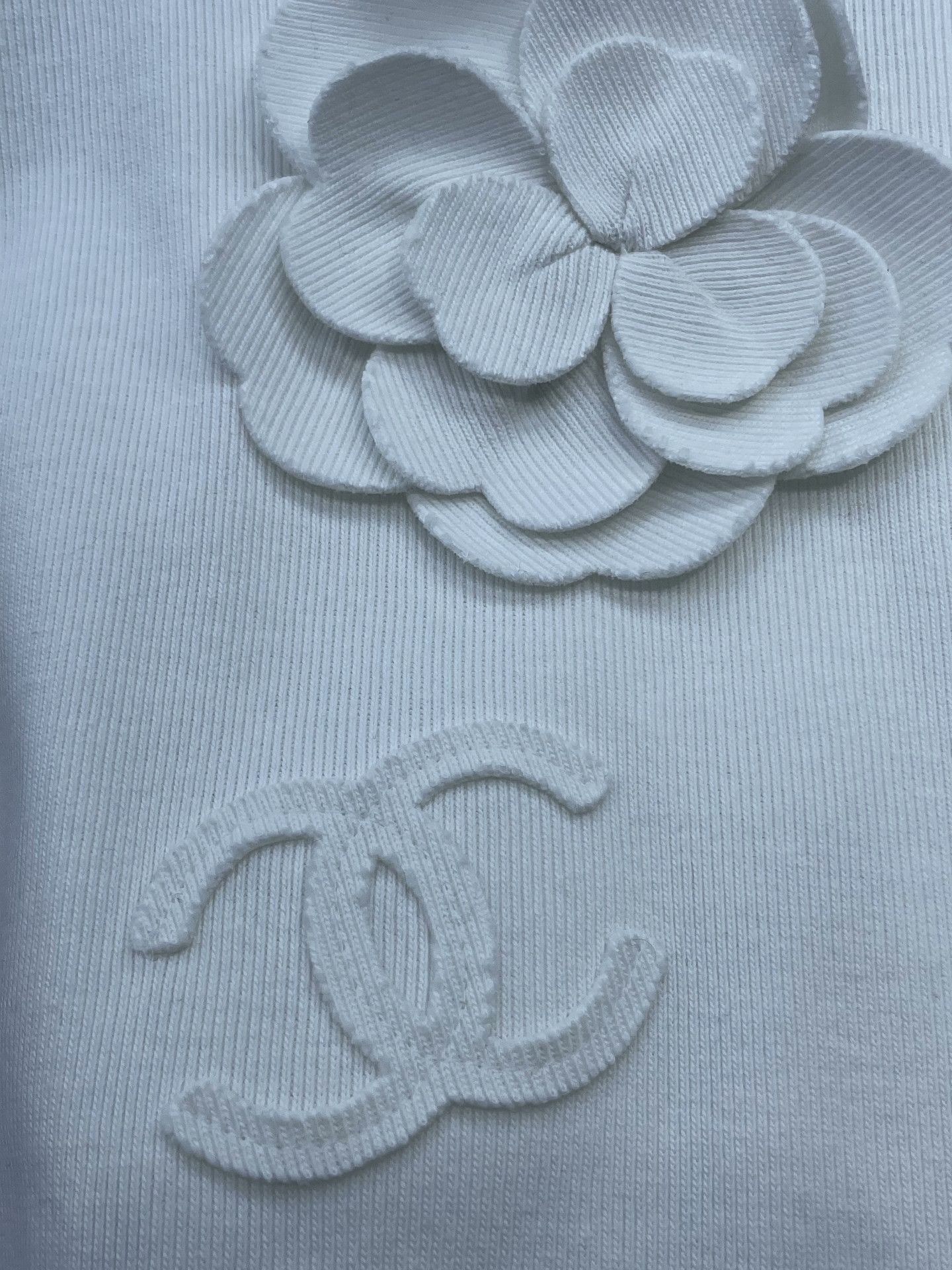 Chanel Chanel White 3D Camellia Short-sleeve Size XXS / US 00 / IT 34 - 5 Thumbnail
